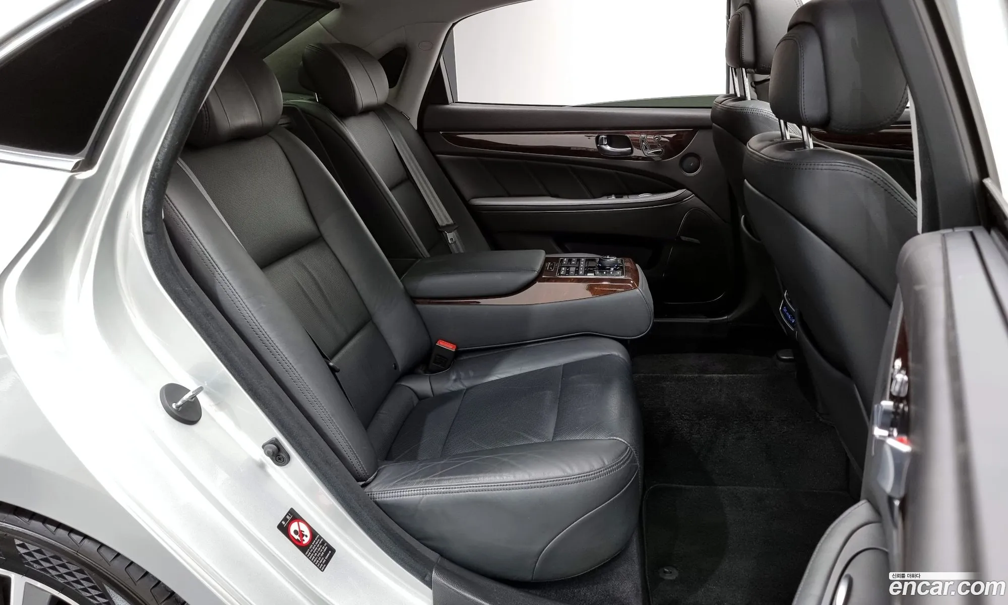 Hyundai Equus 2013 — 19