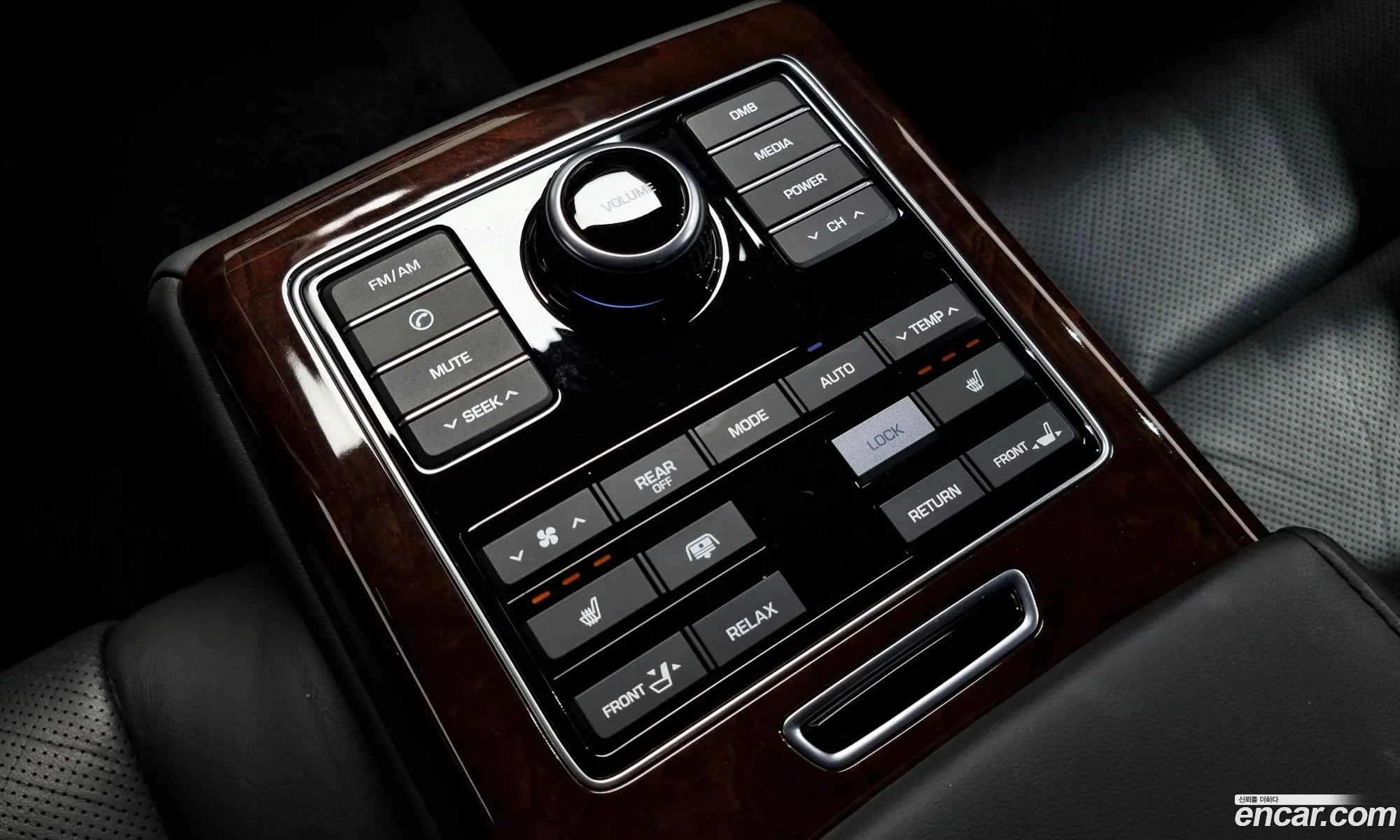 Hyundai Equus 2013 — 17