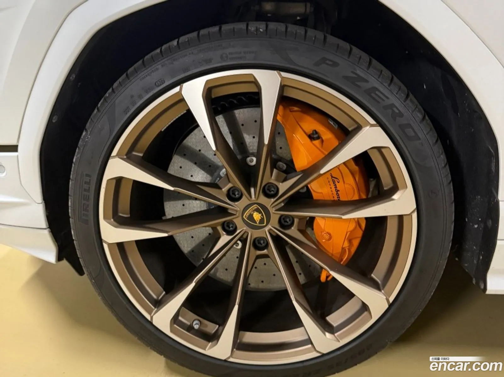 Lamborghini Urus 2023 — 8