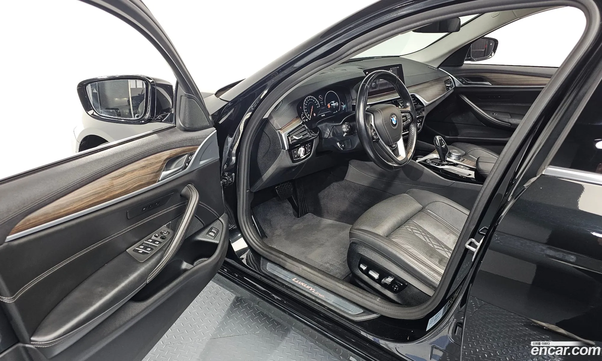 BMW 5 Series 2019 WBAJD9107KB277891 — 12
