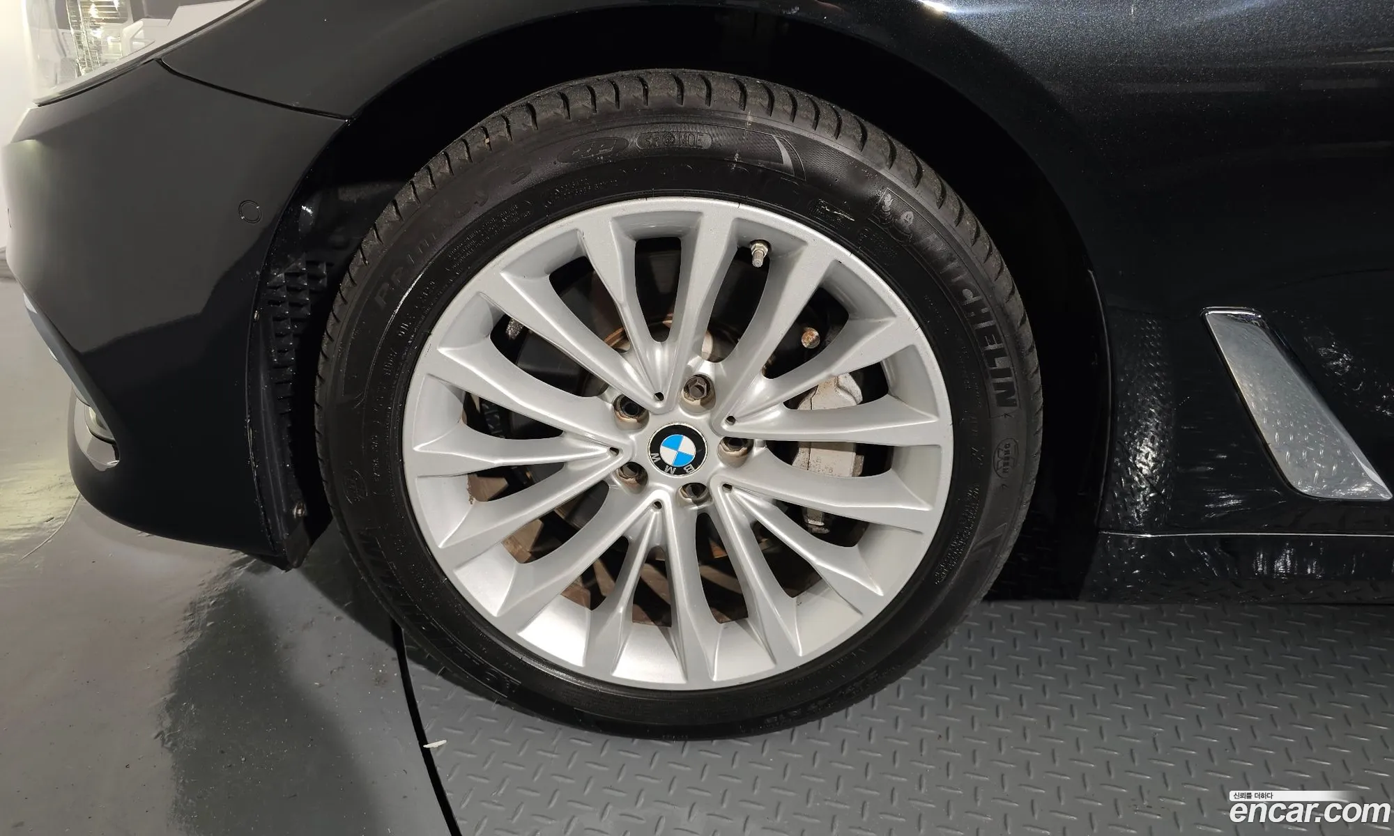 BMW 5 Series 2019 WBAJD9107KB277891 — 14