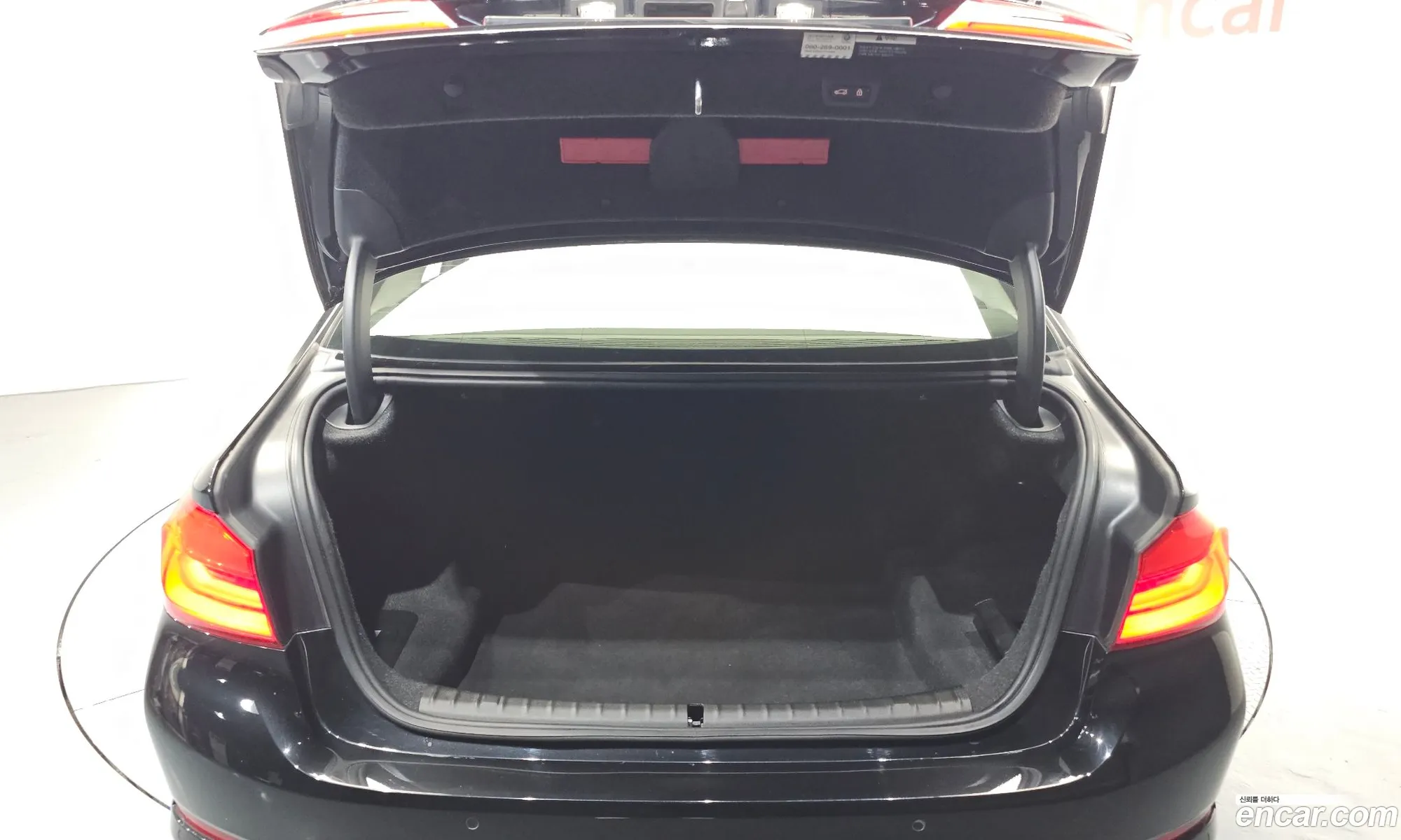 BMW 5 Series 2019 WBAJD9107KB277891 — 10