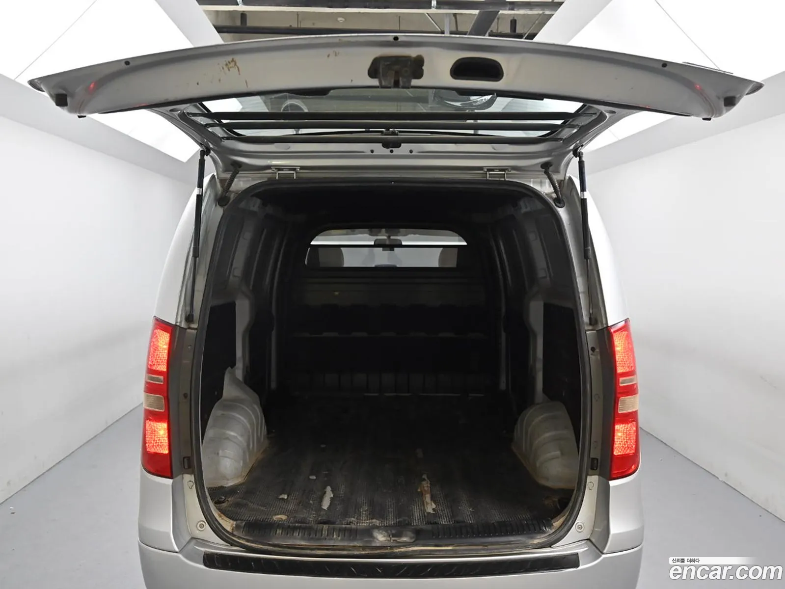 Hyundai Grand Starex 2008 — 17