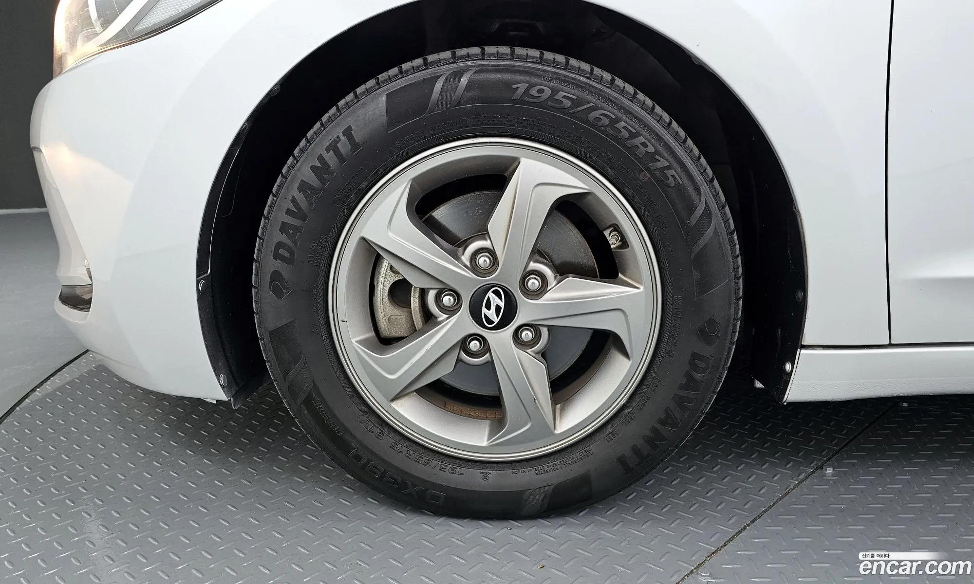 Hyundai Elantra AD 2016 — 15