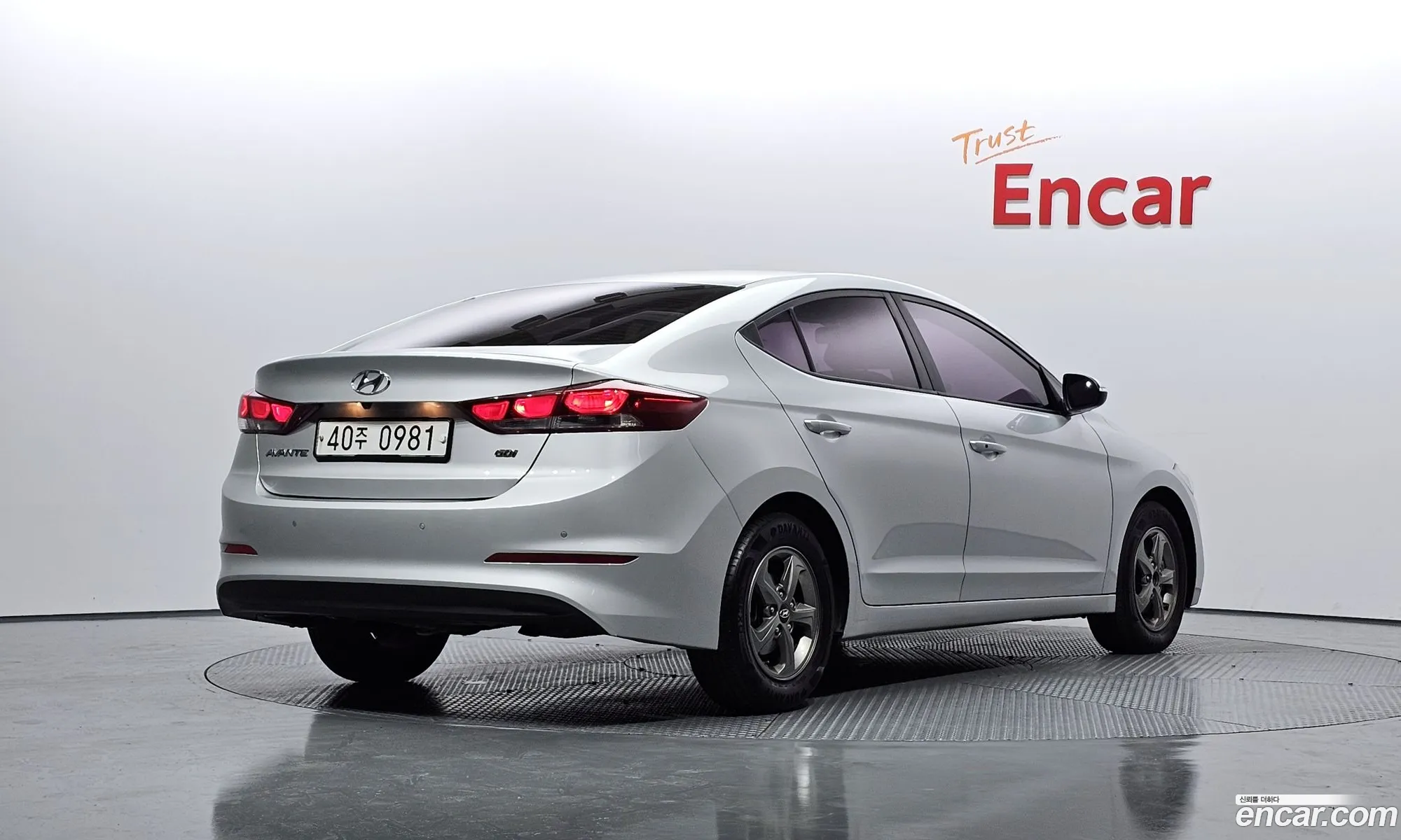 Hyundai Elantra AD 2016 — 13