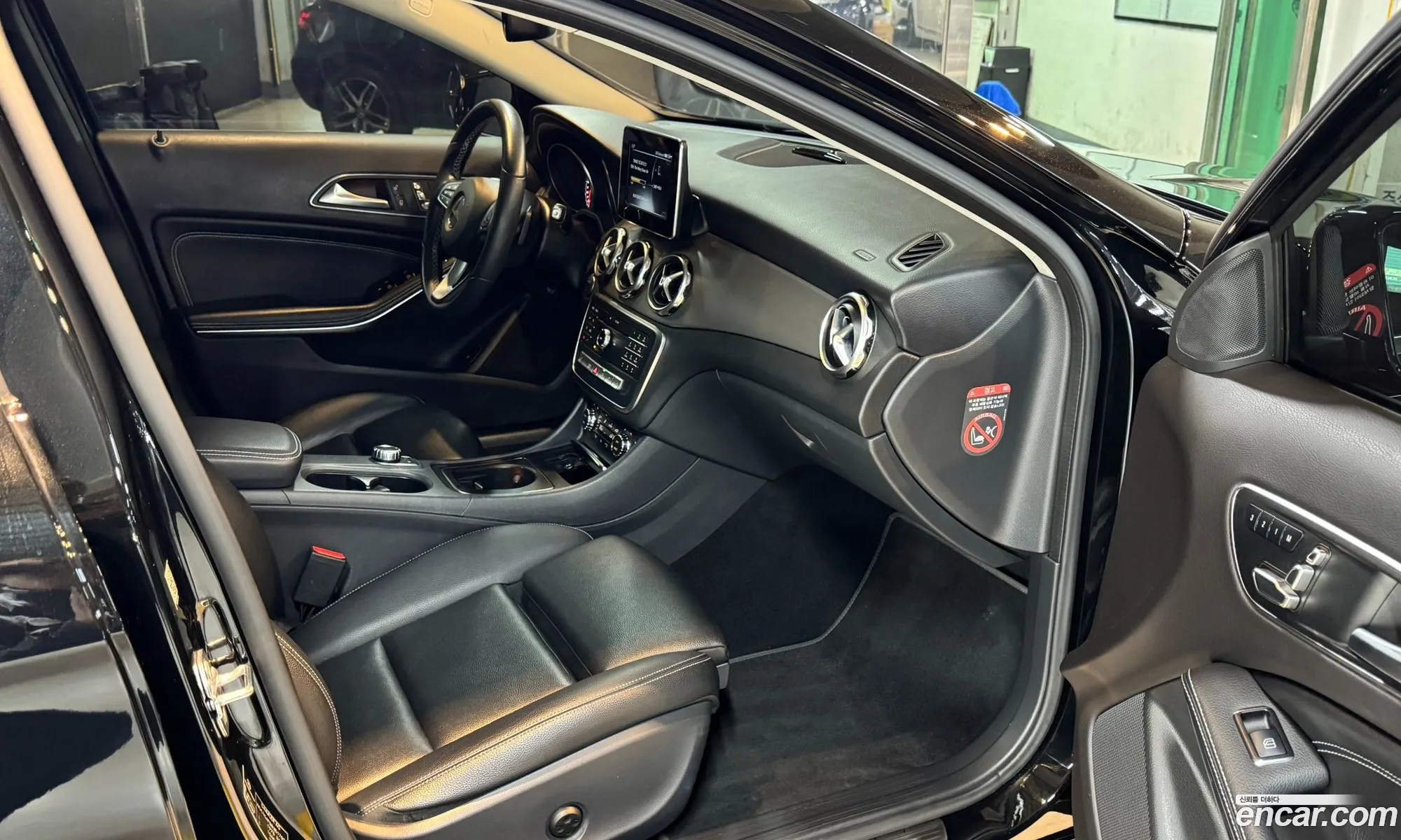 Mercedes-Benz GLA-Class X156 2018 — 12