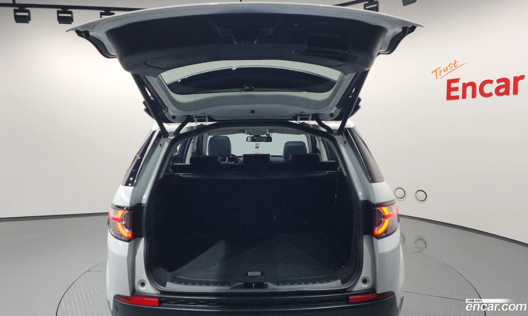 Land Rover Discovery Sport 2017 — 13