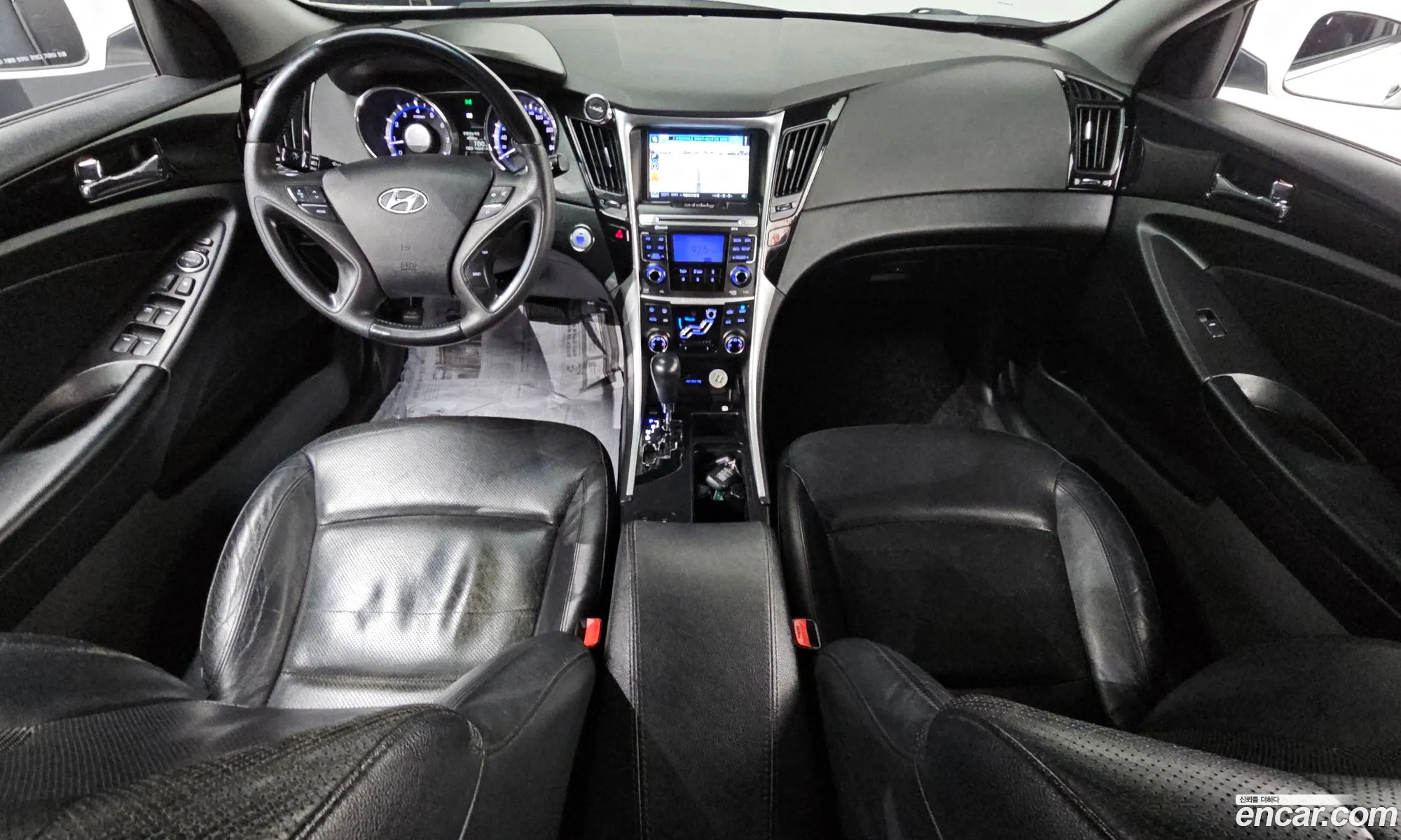 Hyundai YF Sonata 2010 — 11
