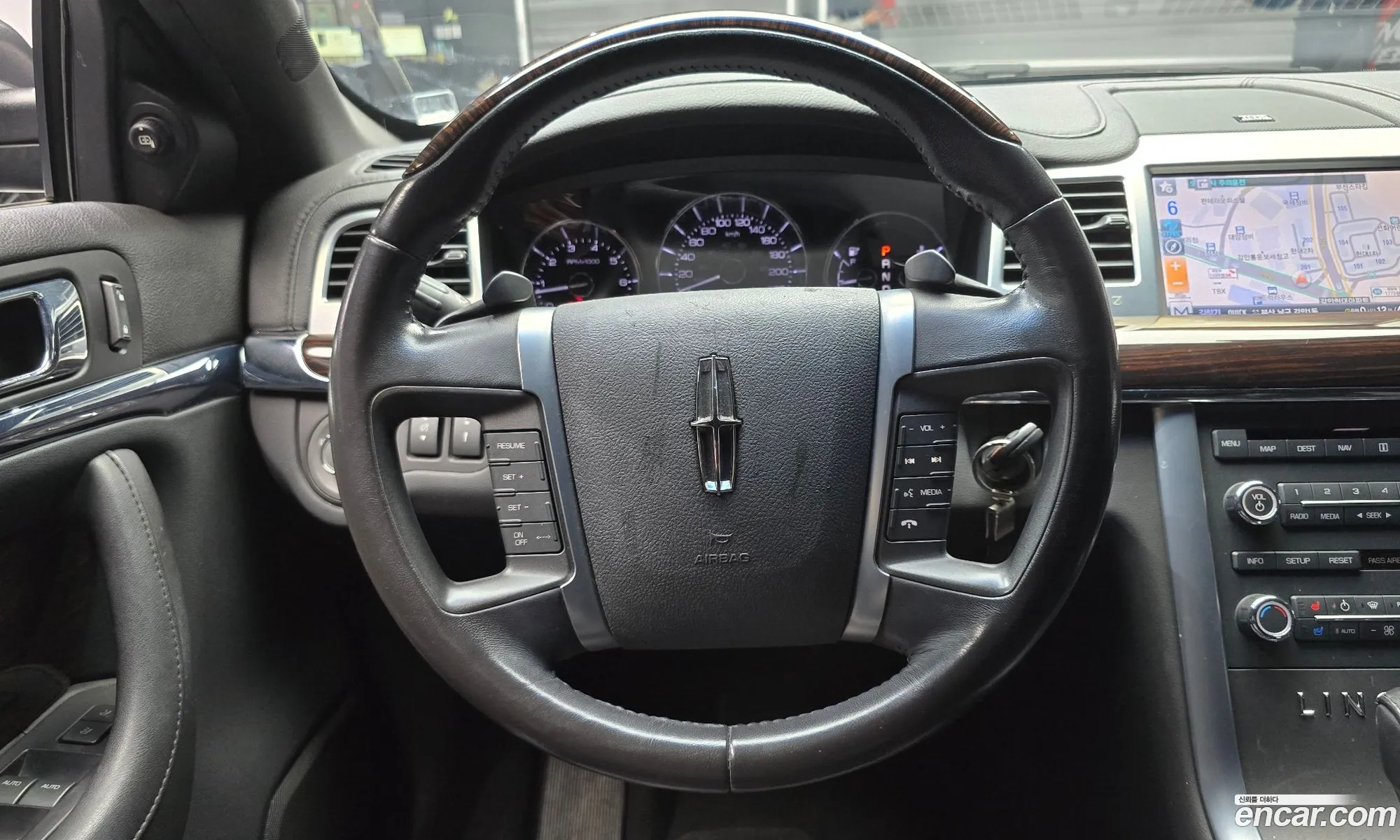 Lincoln MKS 2010 1LNHL9DR0BG602006 — 10