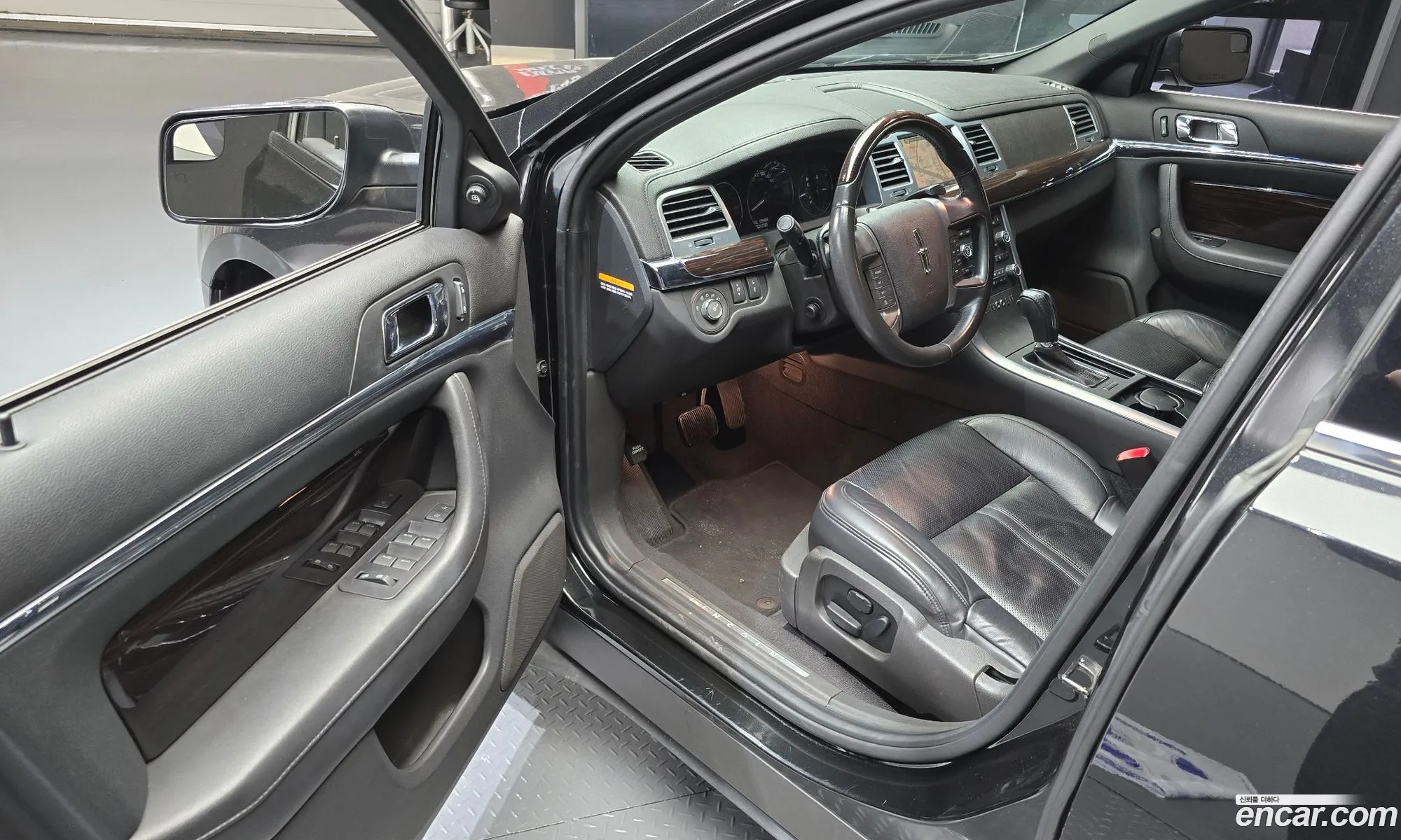 Lincoln MKS 2010 1LNHL9DR0BG602006 — 7
