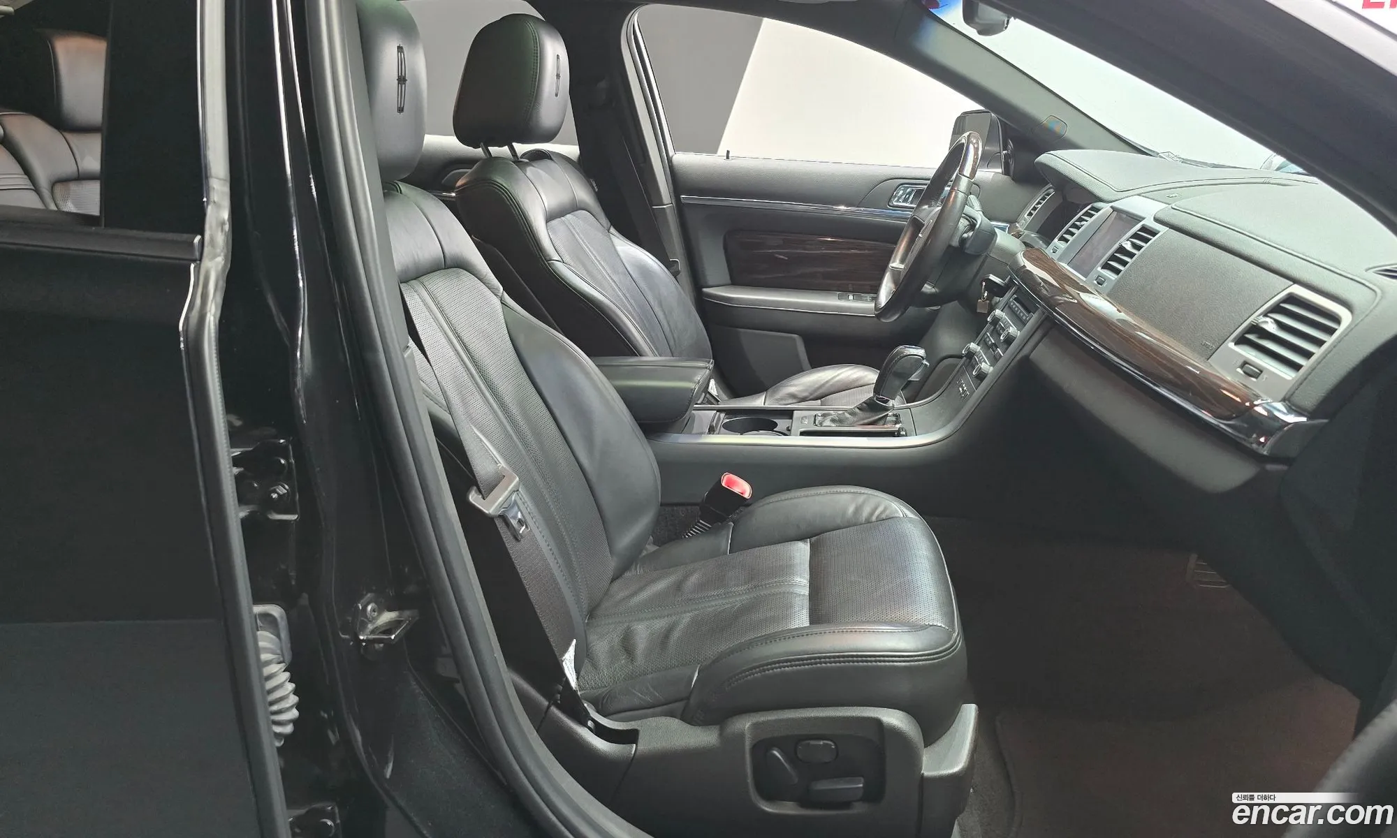 Lincoln MKS 2010 1LNHL9DR0BG602006 — 15