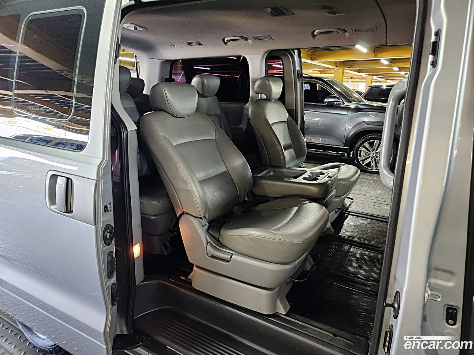 Hyundai Grand Starex 2012 — 17