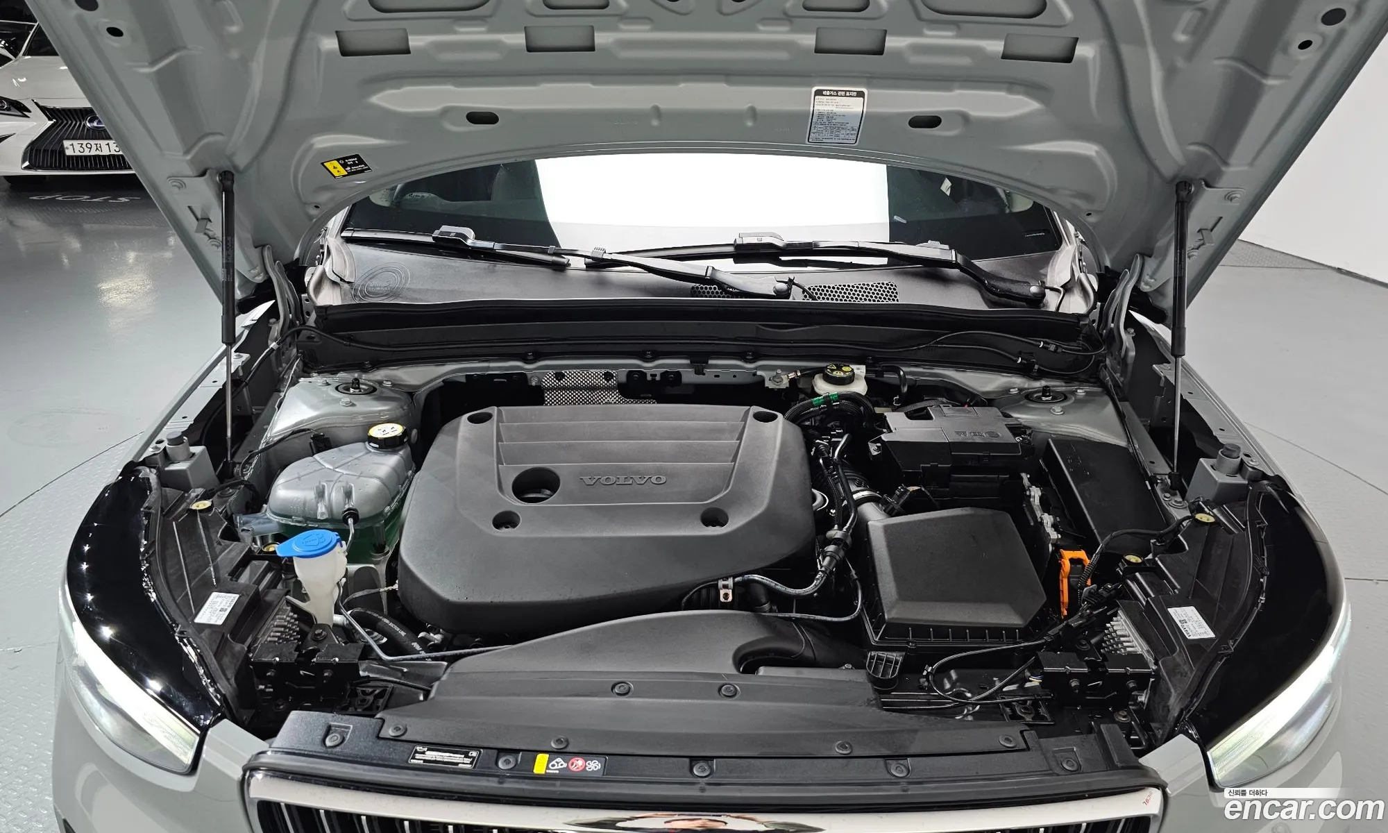 Volvo XC40 2024 — 2
