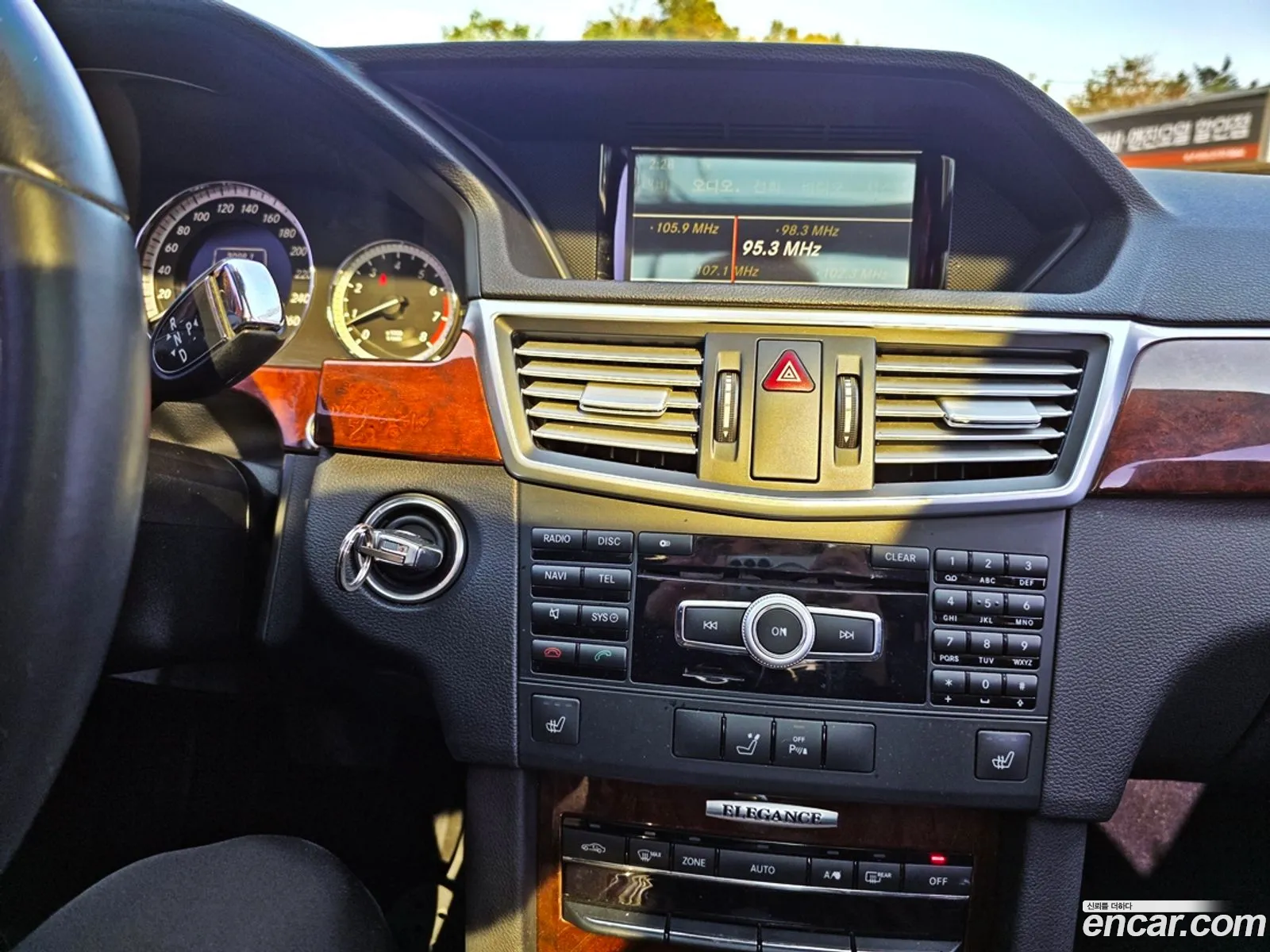 Mercedes-Benz E-Class W212 2011 — 12