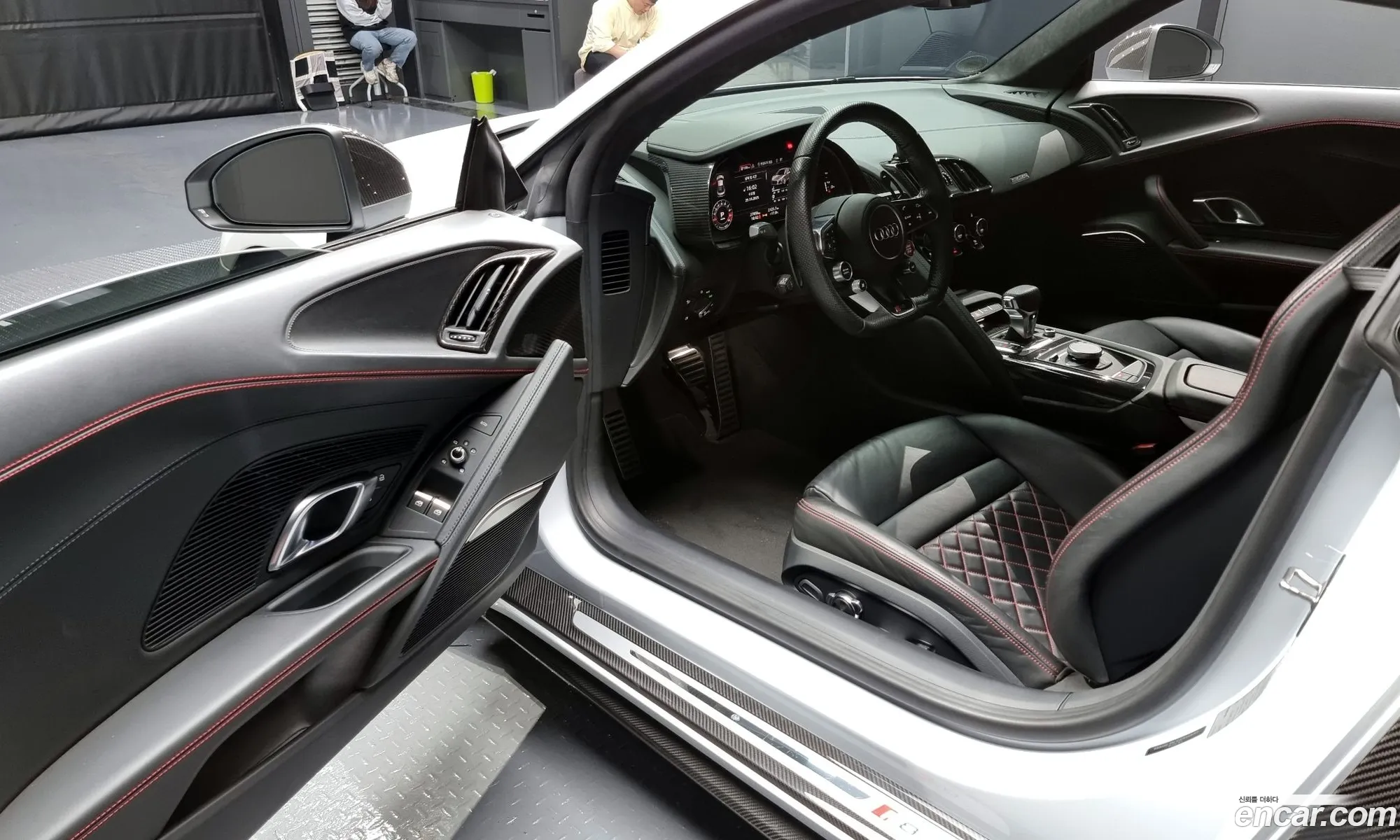 Audi R8 2021 WUAZZZFX7M7900657 — 8