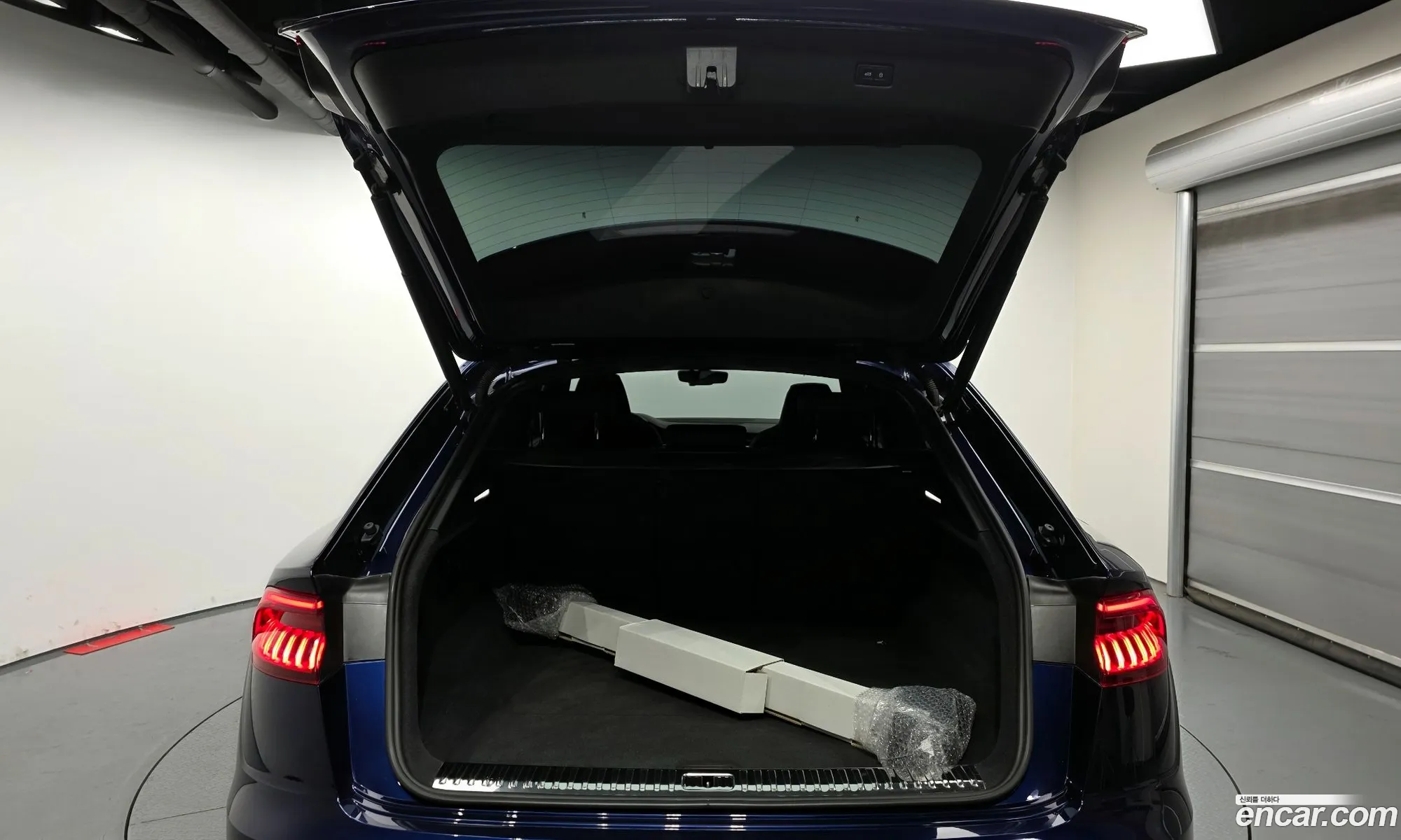Audi Q8 2022 WAUZZZF16ND012572 — 6