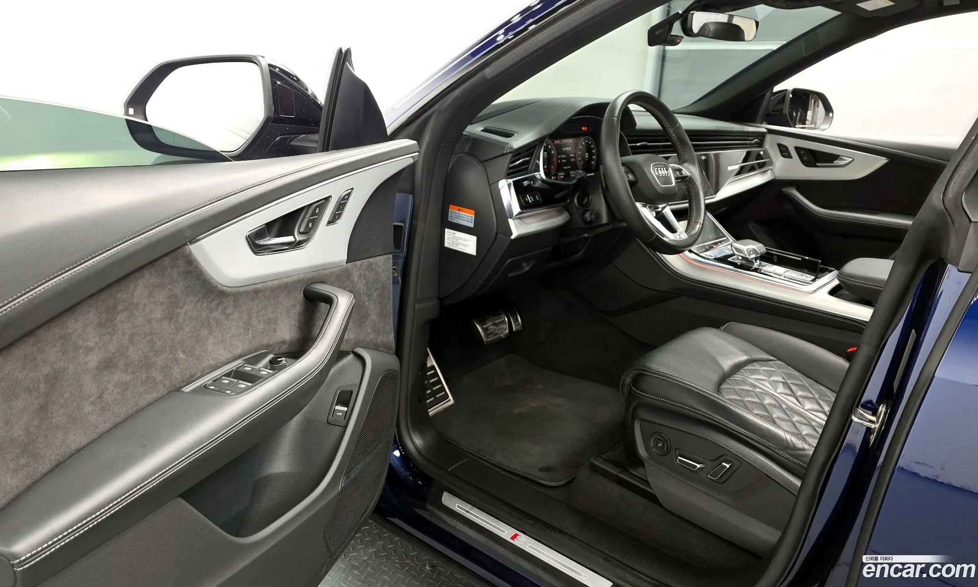 Audi Q8 2022 WAUZZZF16ND012572 — 3