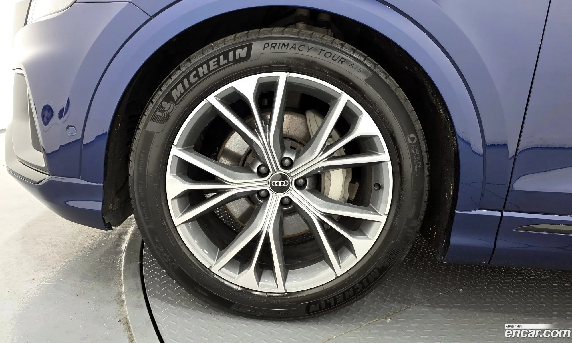 Audi Q8 2022 WAUZZZF16ND012572 — 2