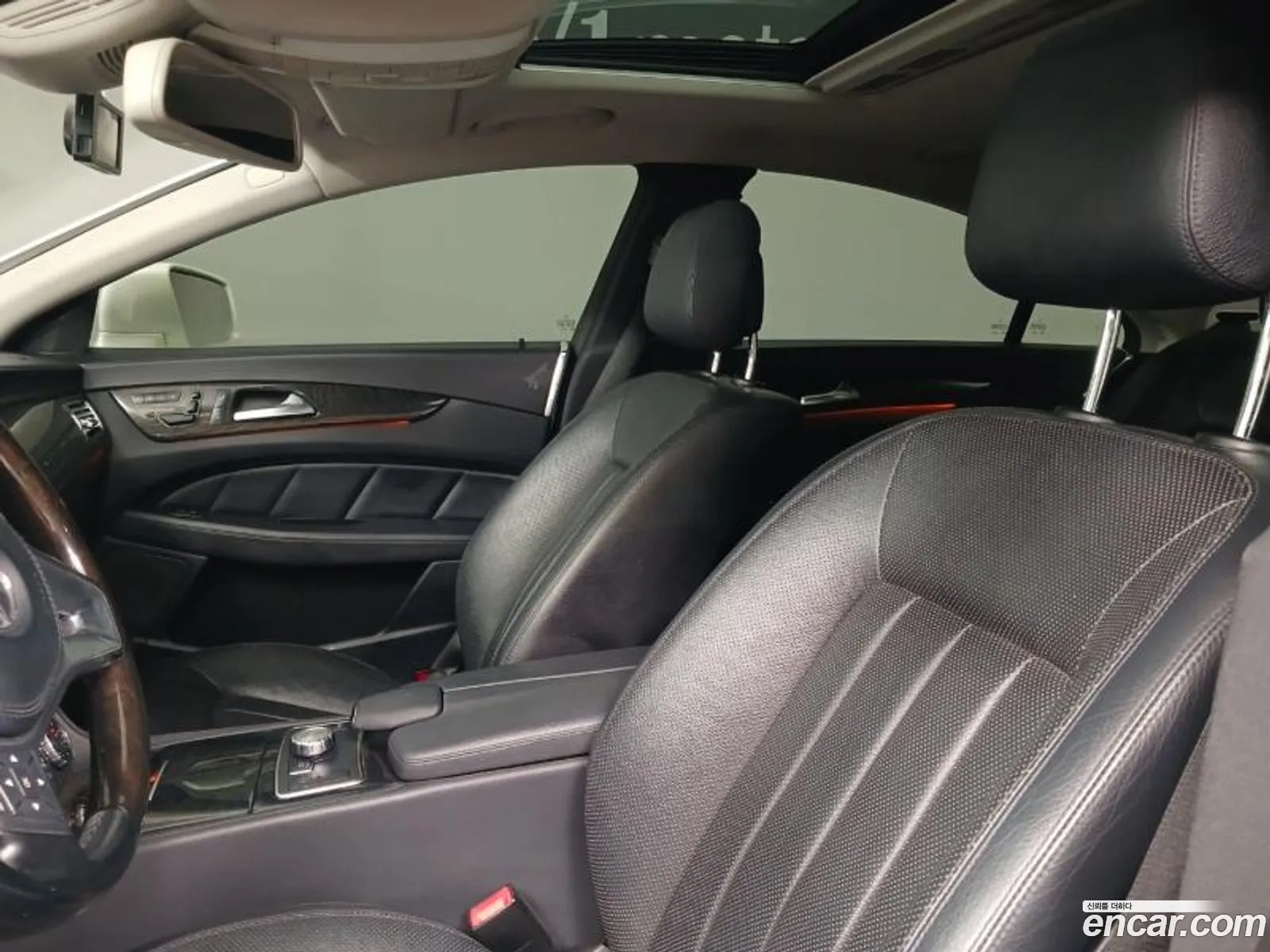 Mercedes-Benz CLS-Class W218 2011 — 17