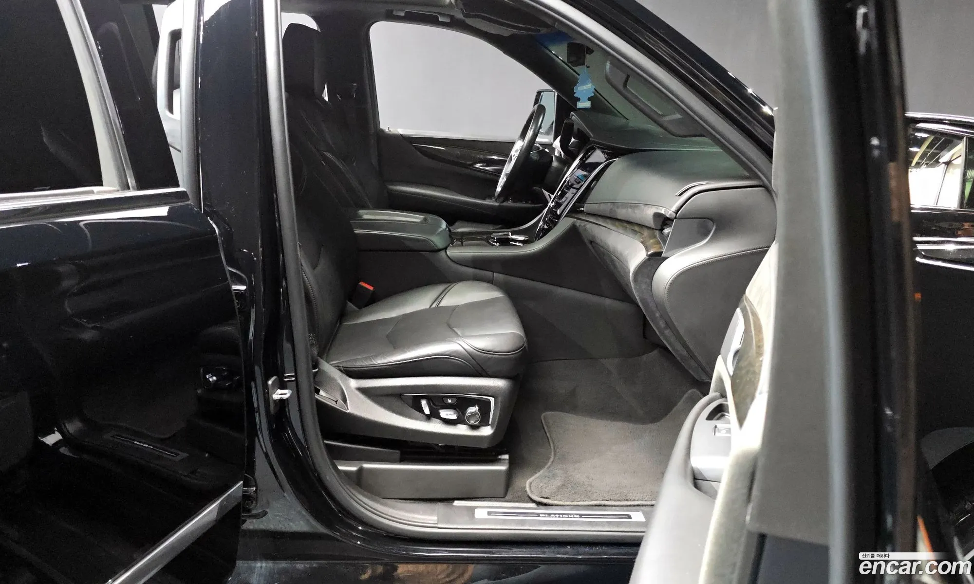 Cadillac Escalade 2019 — 19