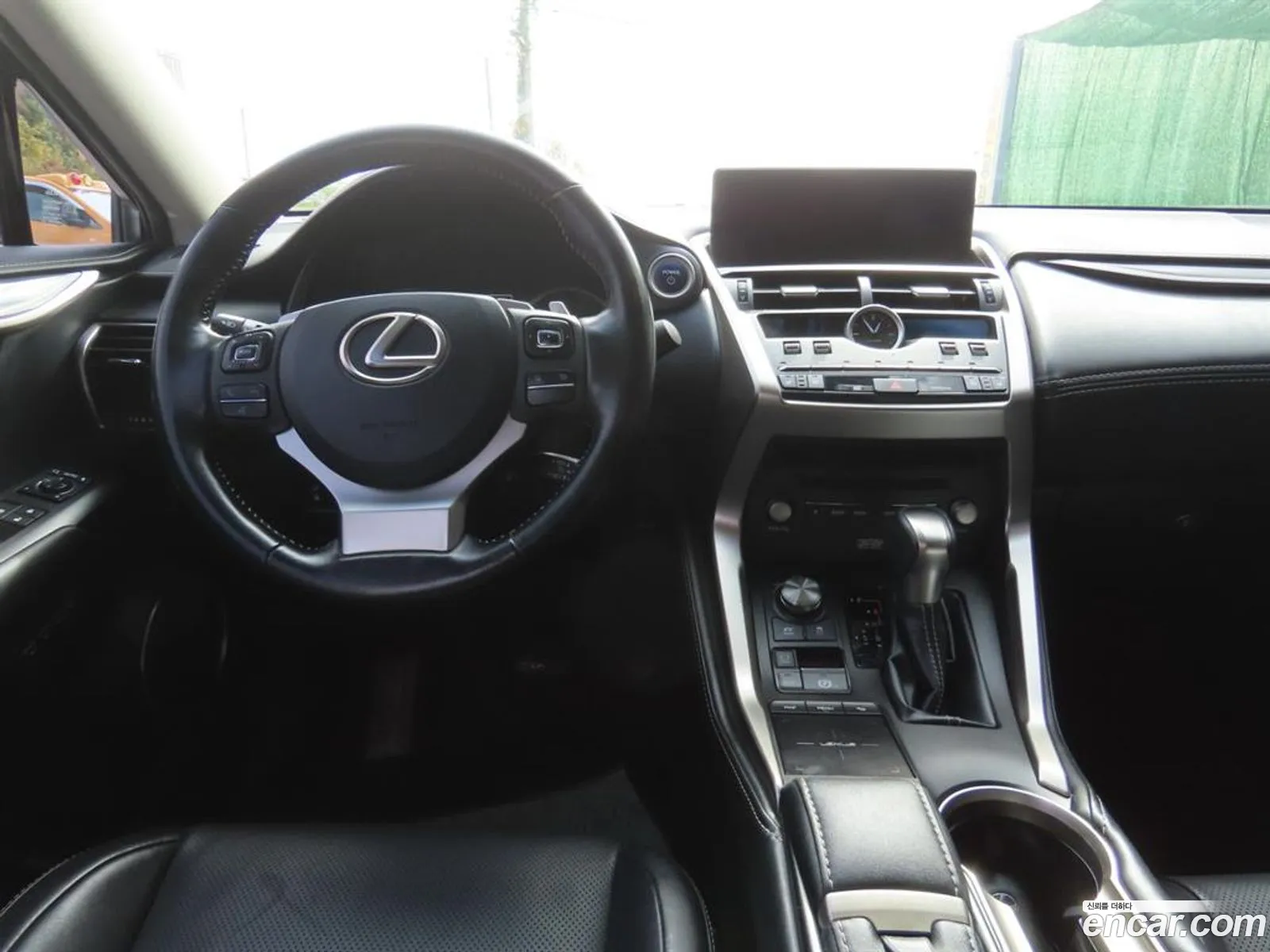 Lexus NX300 2018 — 14
