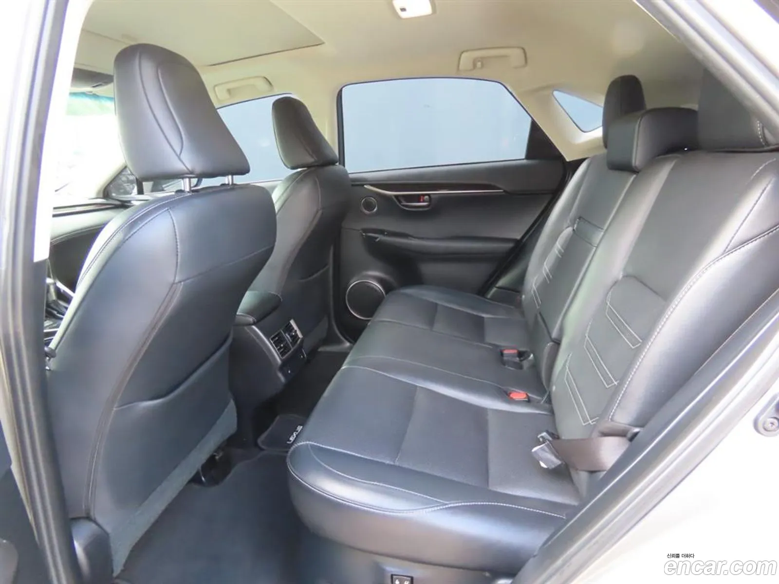 Lexus NX300 2018 — 17