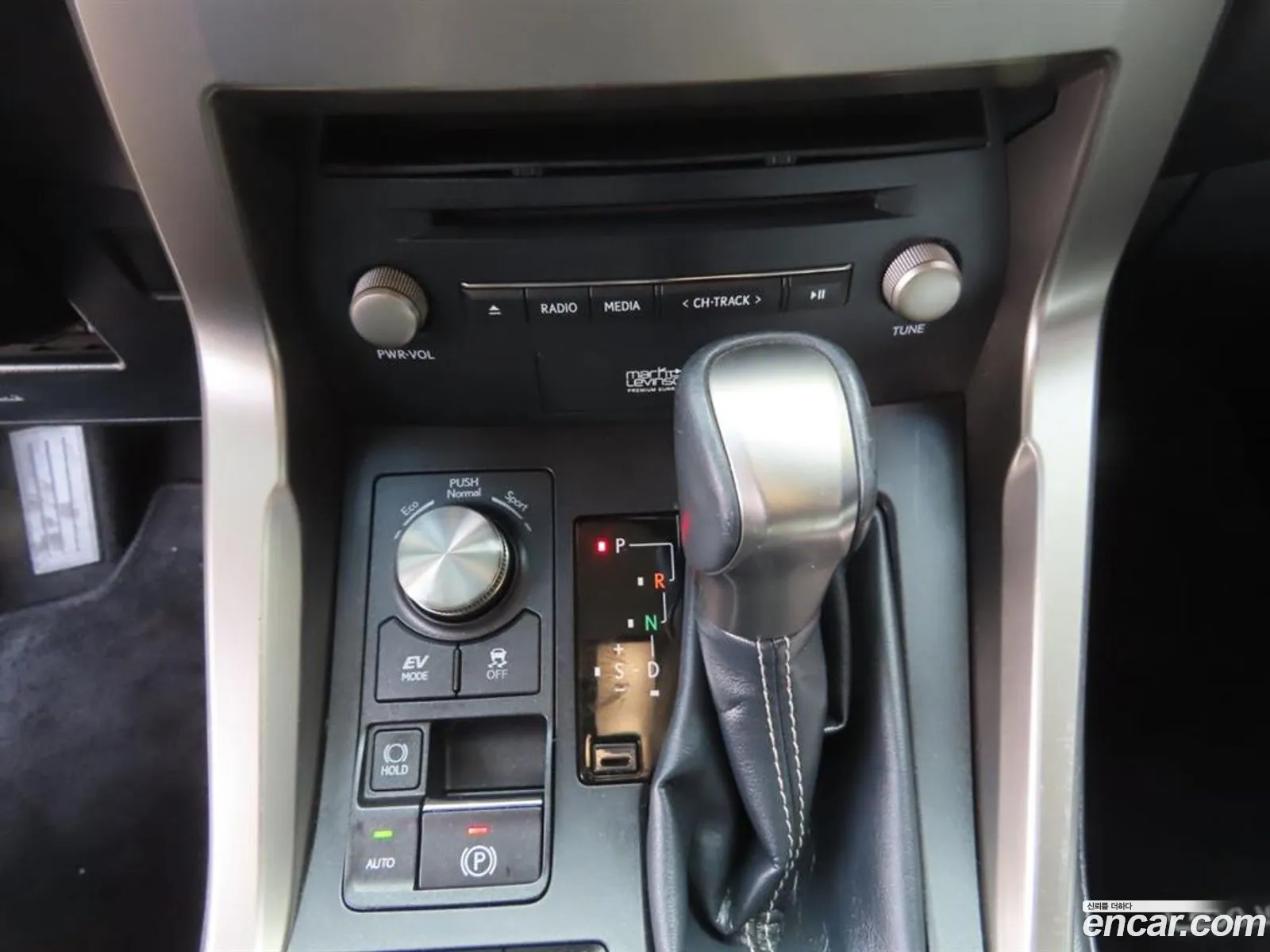 Lexus NX300 2018 — 16