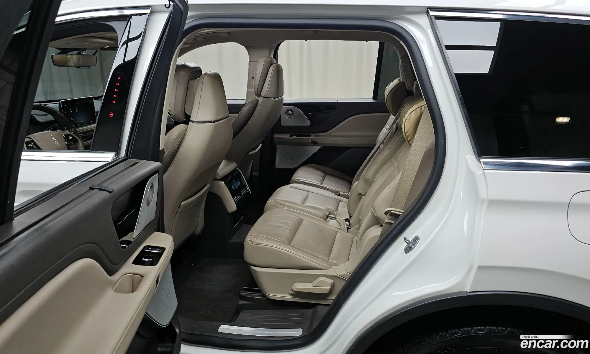 Lincoln Aviator 2021 5LM5J7XC3MGL01153 — 12