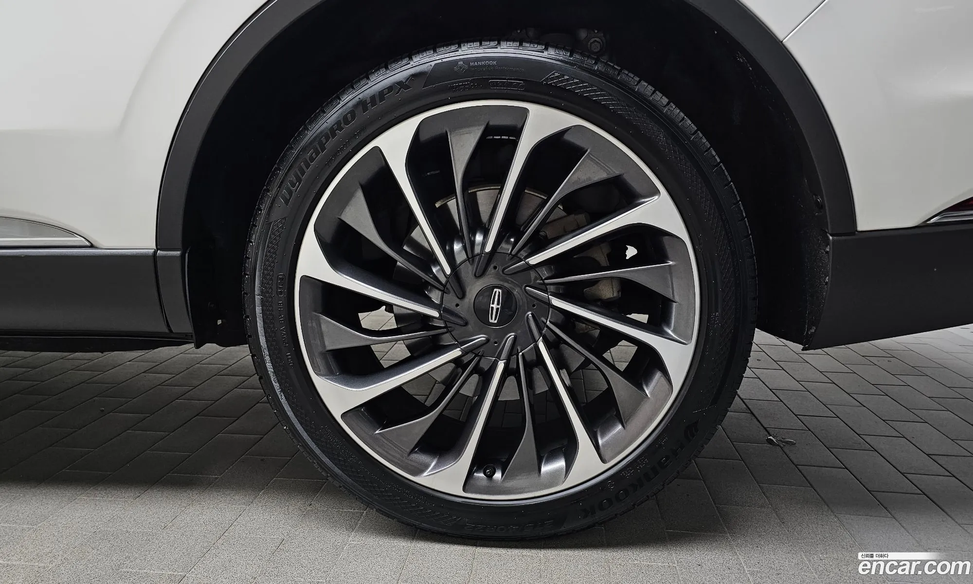 Lincoln Aviator 2021 5LM5J7XC3MGL01153 — 13