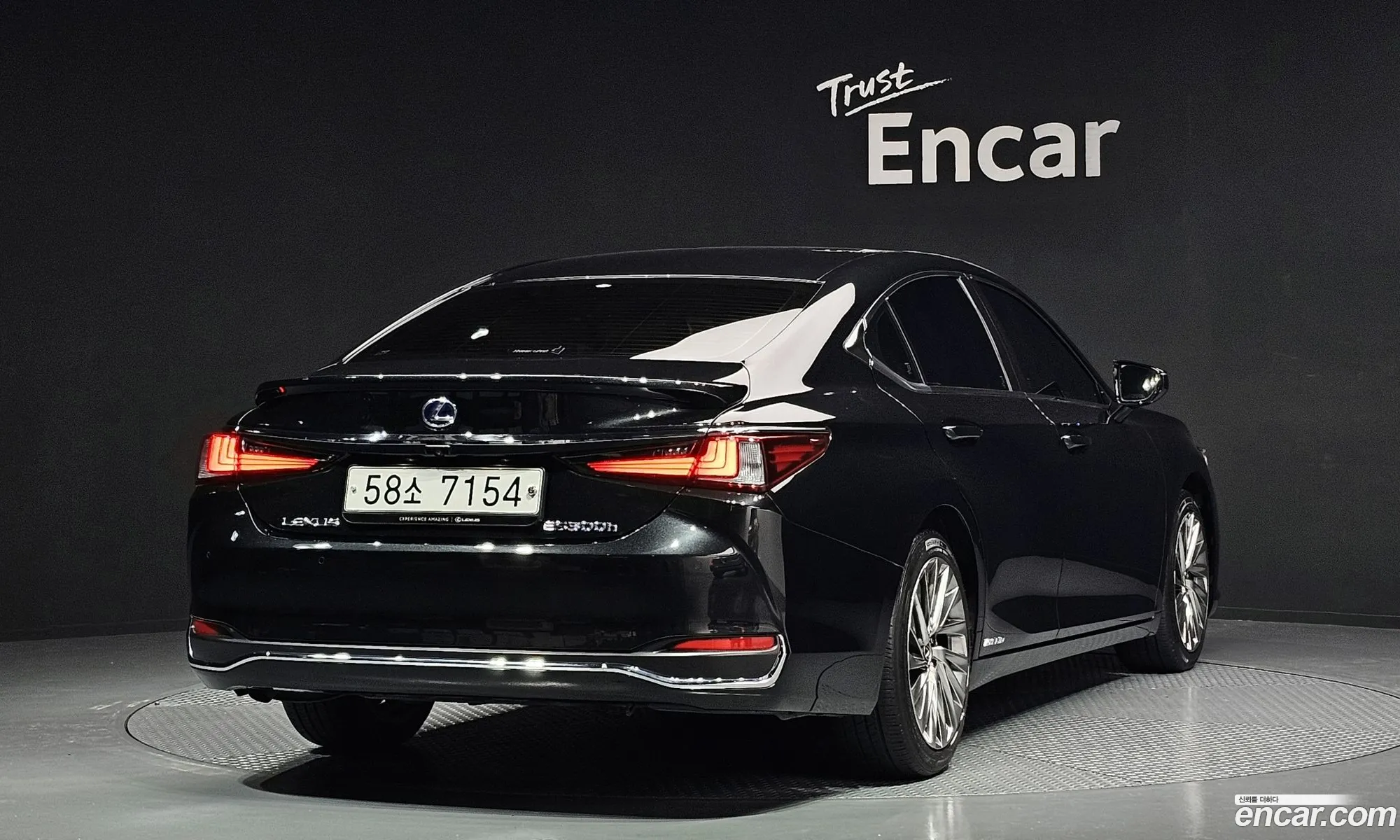 Lexus ES300h 7th Gen 2019 — 5
