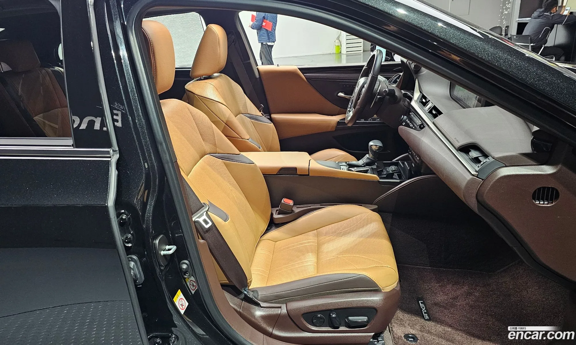 Lexus ES300h 7th Gen 2019 — 3