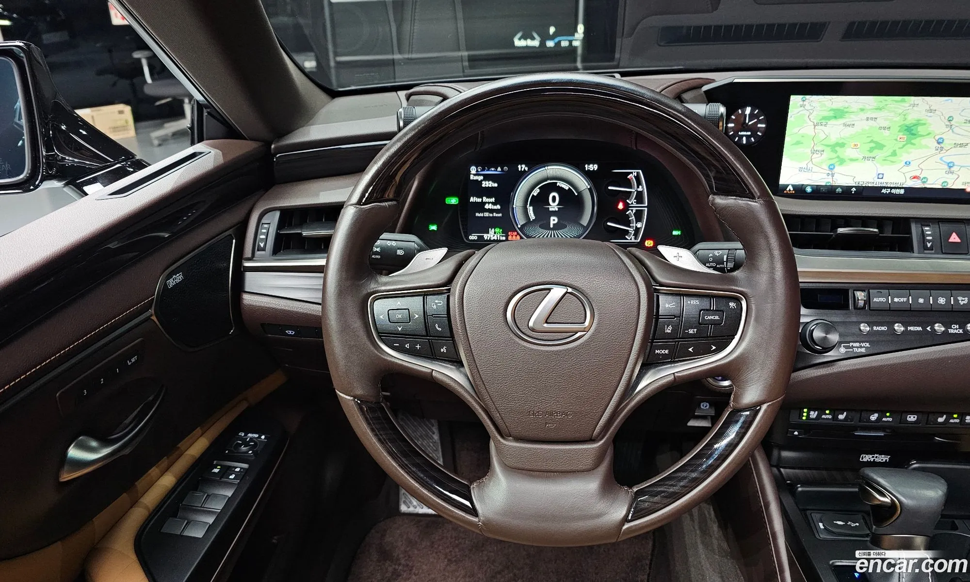 Lexus ES300h 7th Gen 2019 — 4