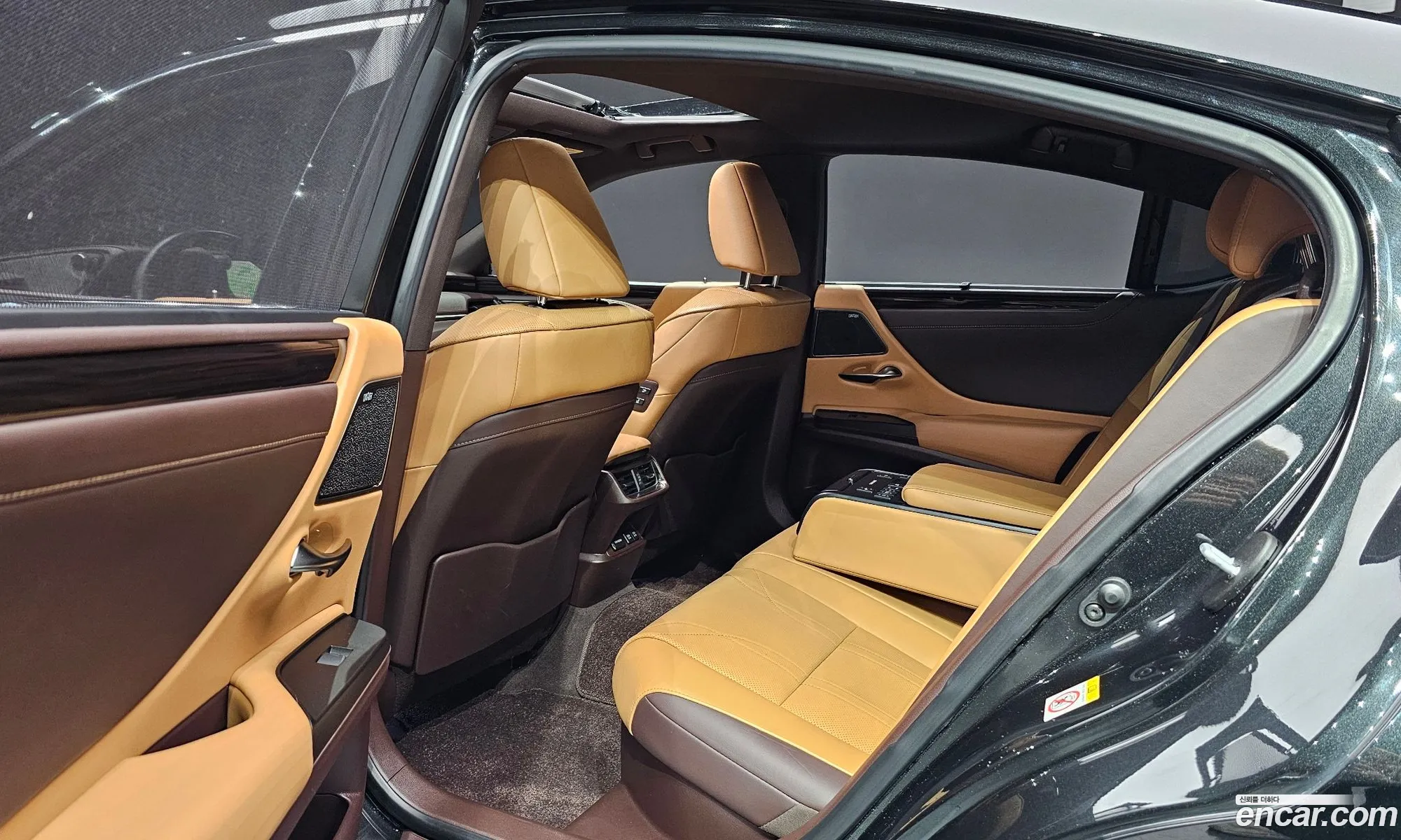 Lexus ES300h 7th Gen 2019 — 7