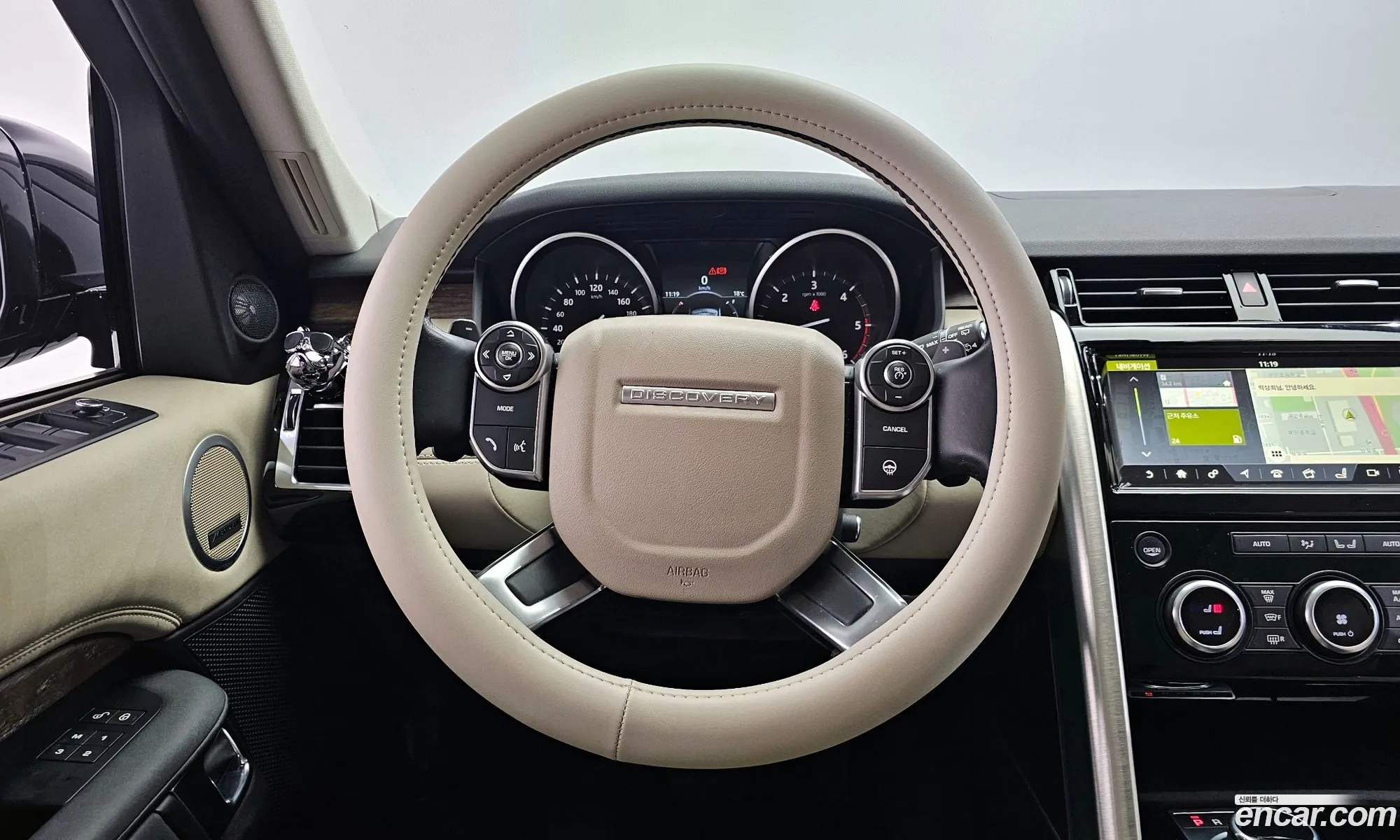 Land Rover Discovery 5 2017 SALRA2BK8HA020820 — 6