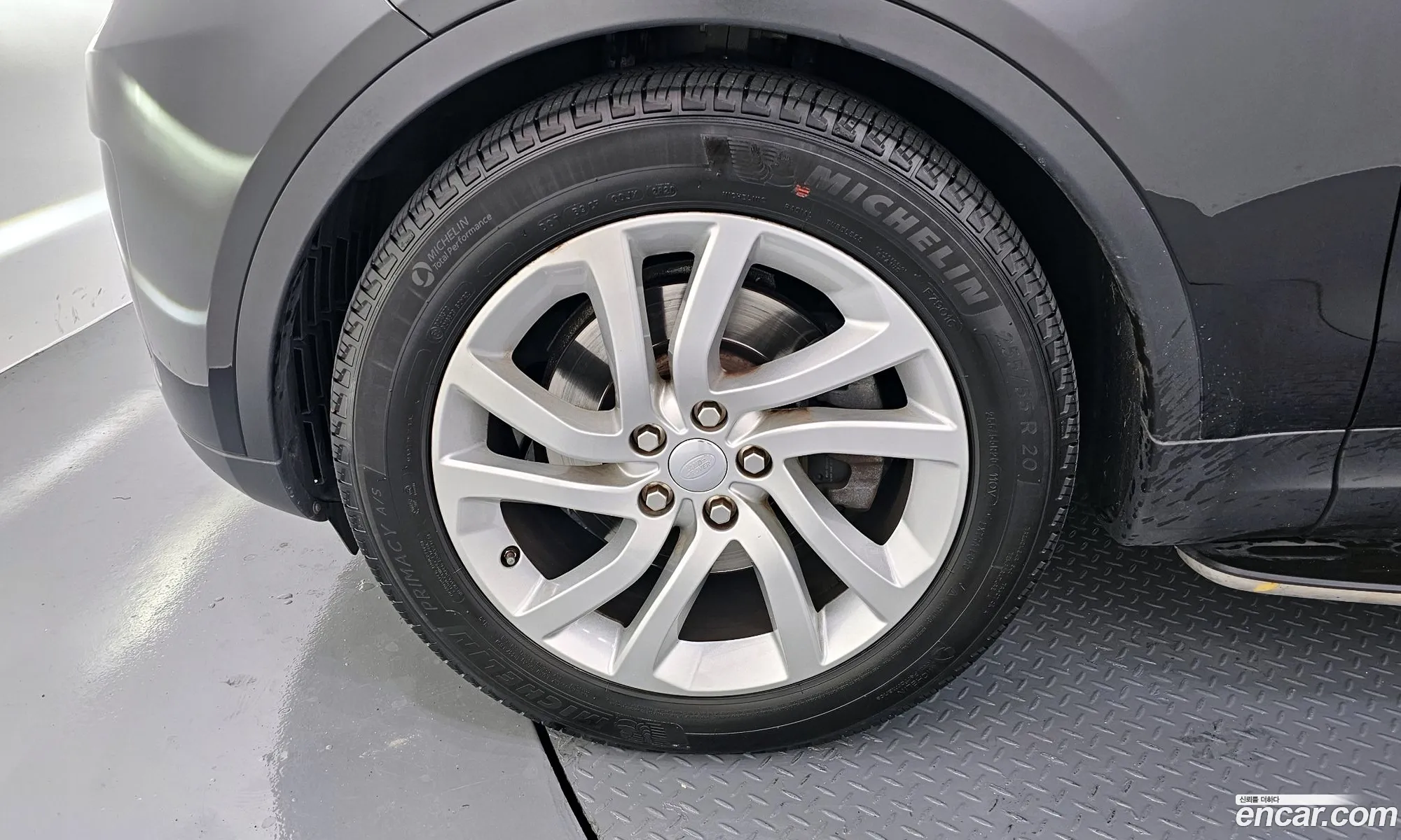 Land Rover Discovery 5 2017 SALRA2BK8HA020820 — 17