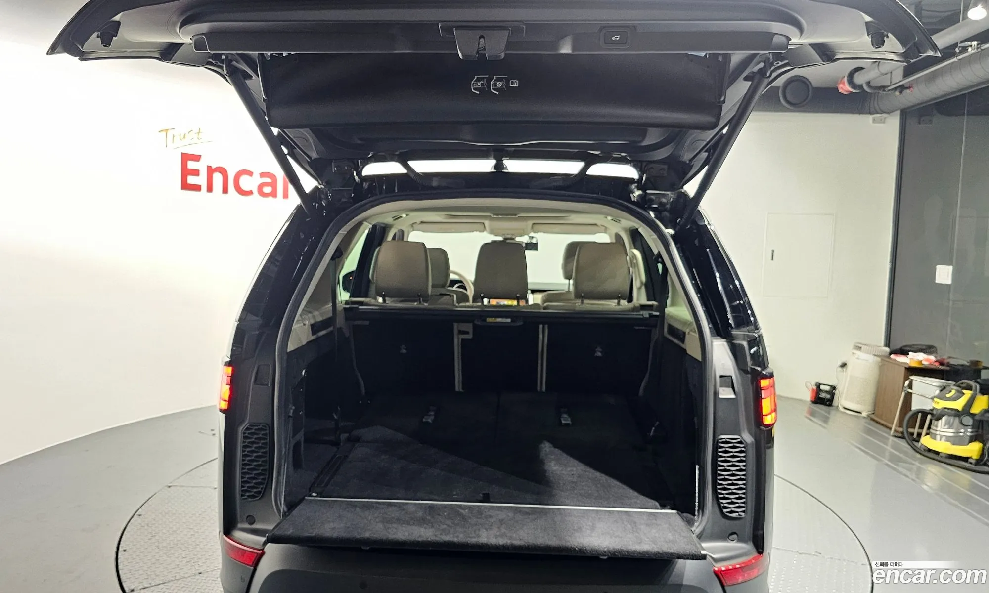Land Rover Discovery 5 2017 SALRA2BK8HA020820 — 7