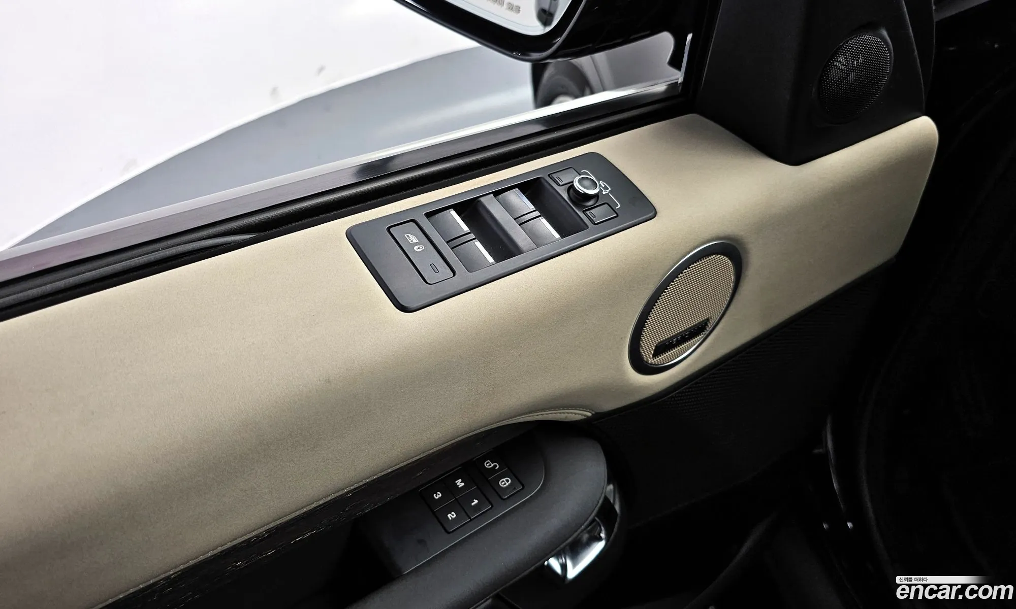 Land Rover Discovery 5 2017 SALRA2BK8HA020820 — 16