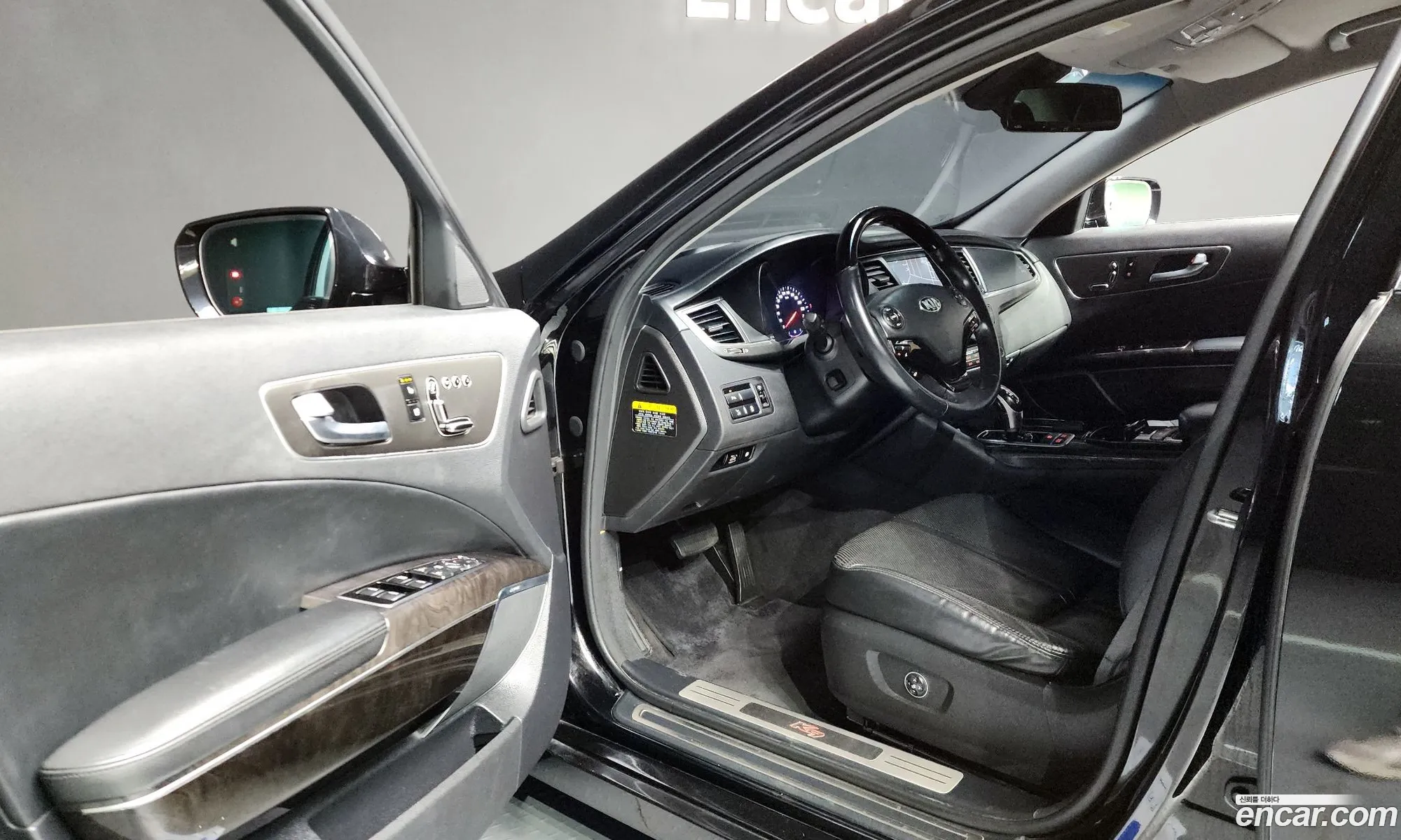 Kia K9 2013 — 9