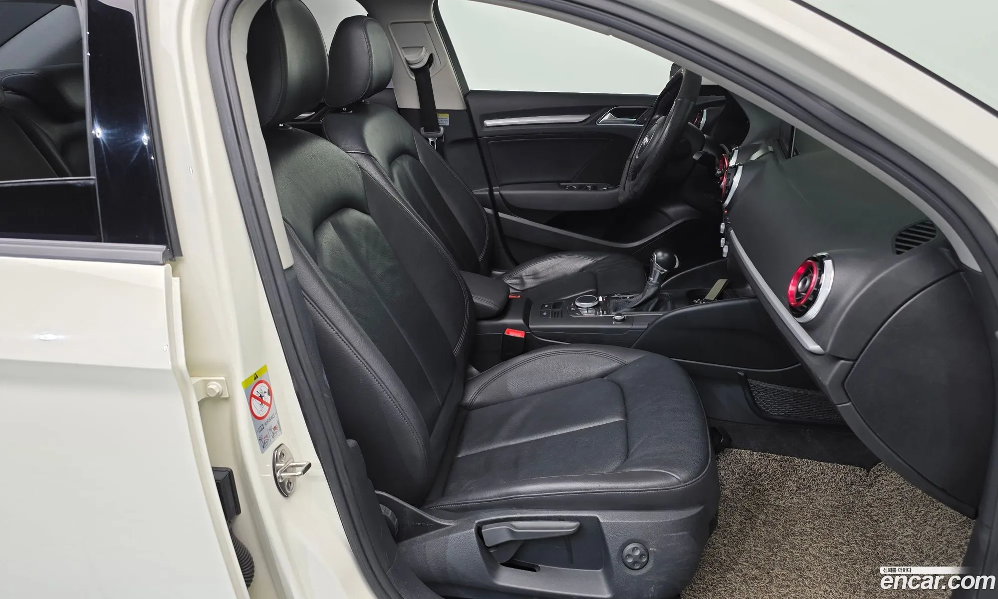 Audi A3 2015 WAUZZZ8V6F1043551 — 4