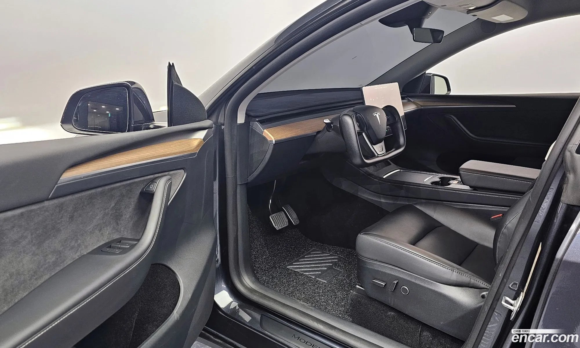 Tesla Model Y 2024 LRWYGCFS0RC497763 — 20