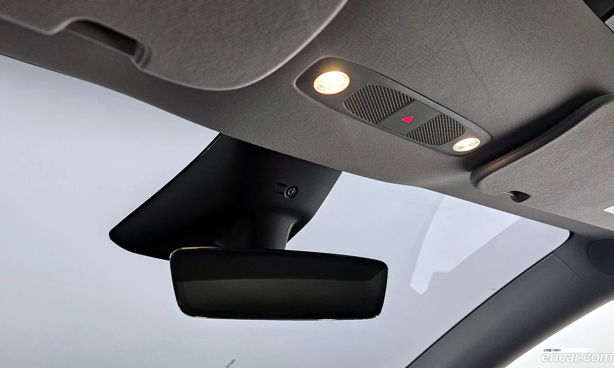 Tesla Model Y 2024 LRWYGCFS0RC497763 — 4