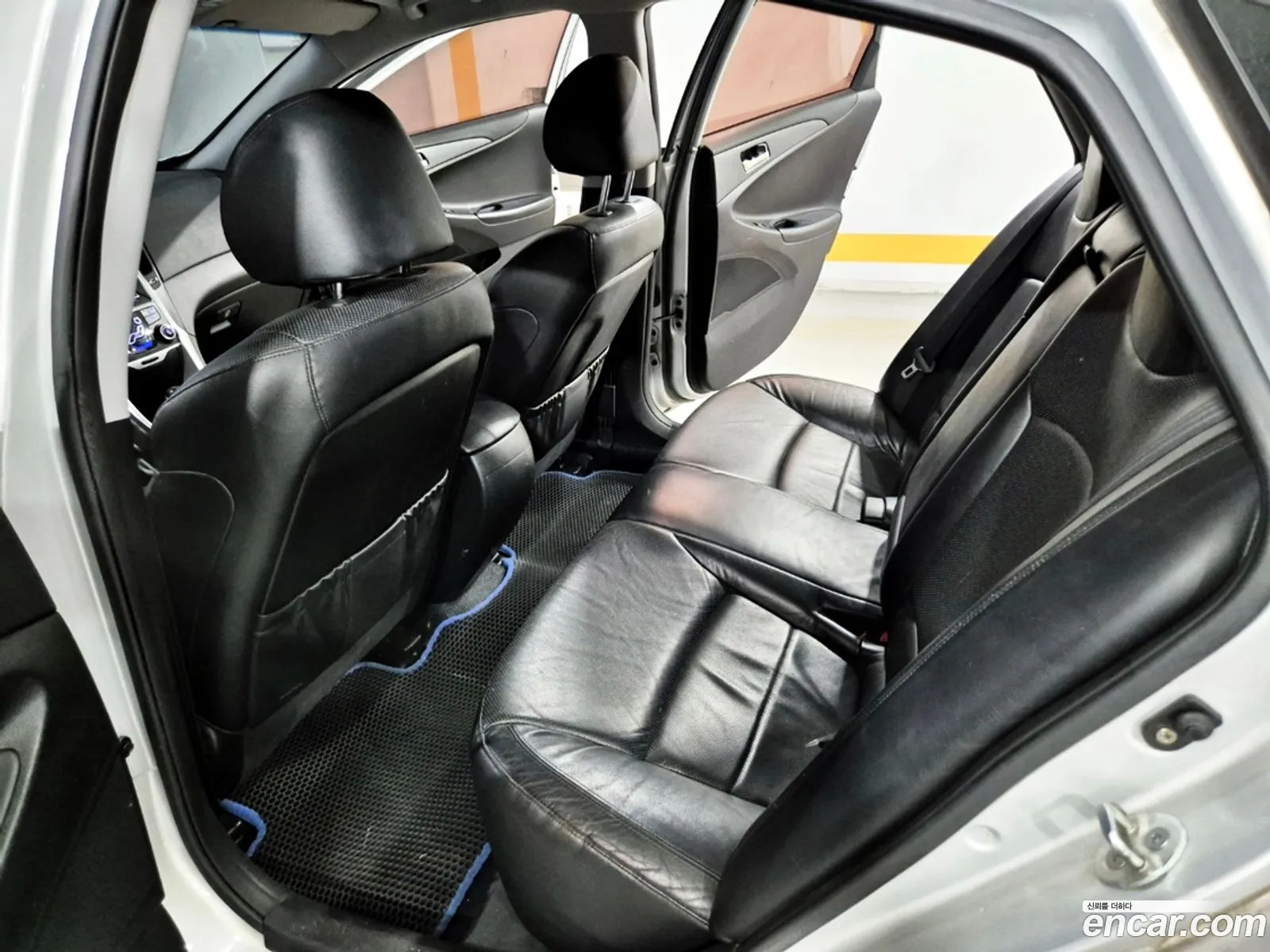Hyundai YF Sonata 2009 — 19