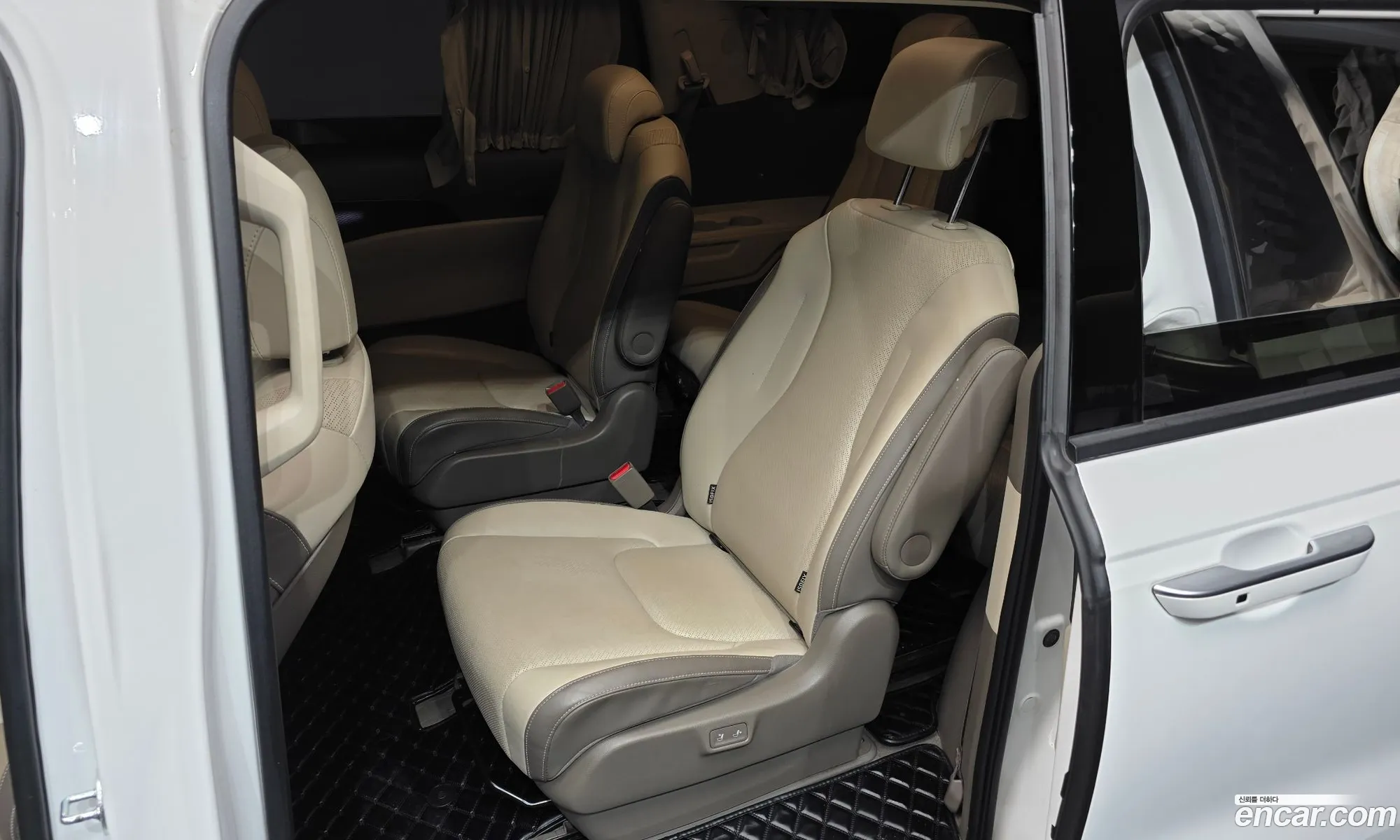 Kia Carnival 2022 KNANE813BPS192682 — 3