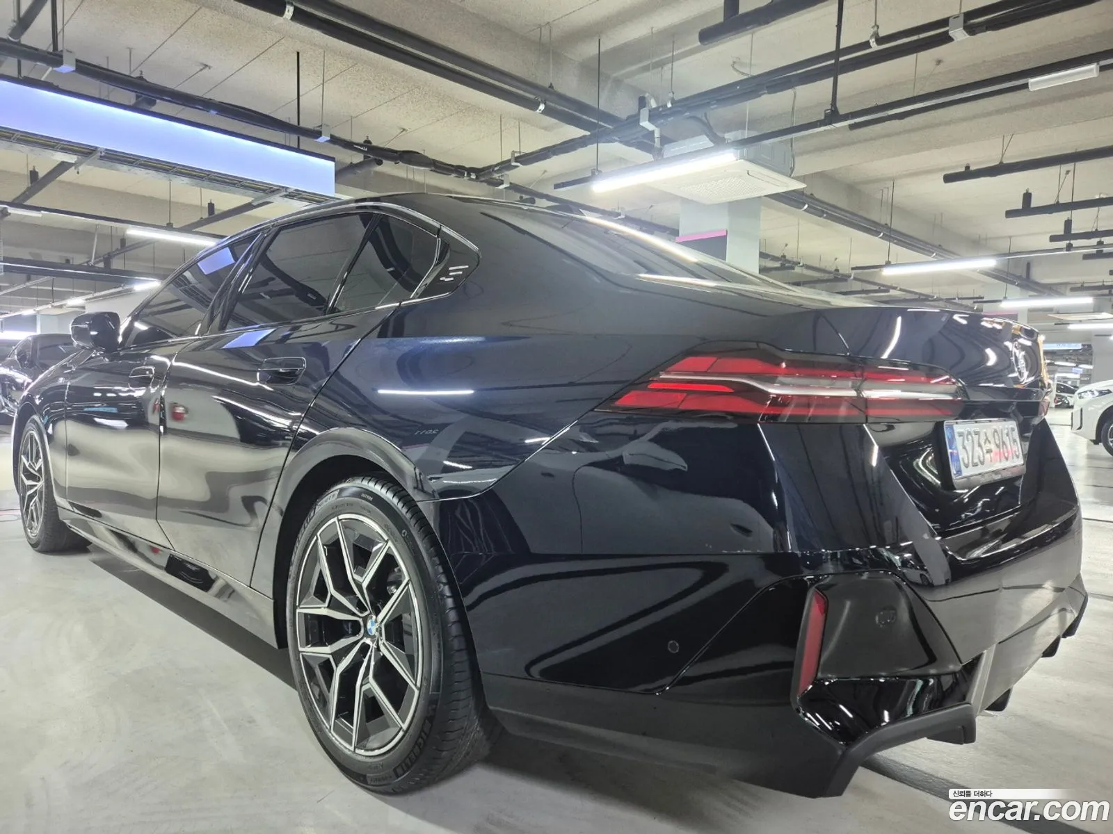 BMW 5 Series 2025 — 17
