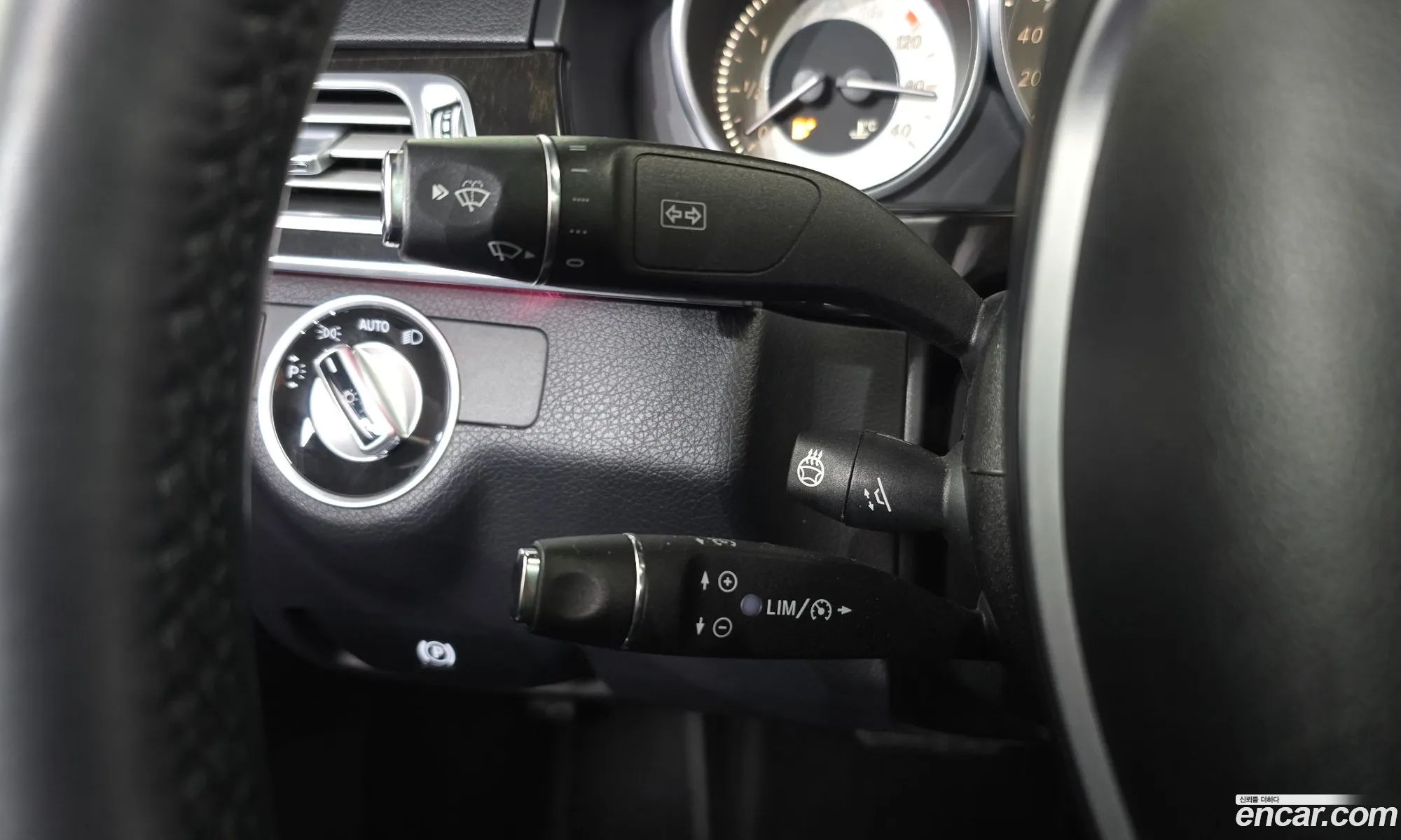 Mercedes-Benz E-Class W212 2014 WDDHF5FB6EA926465 — 13