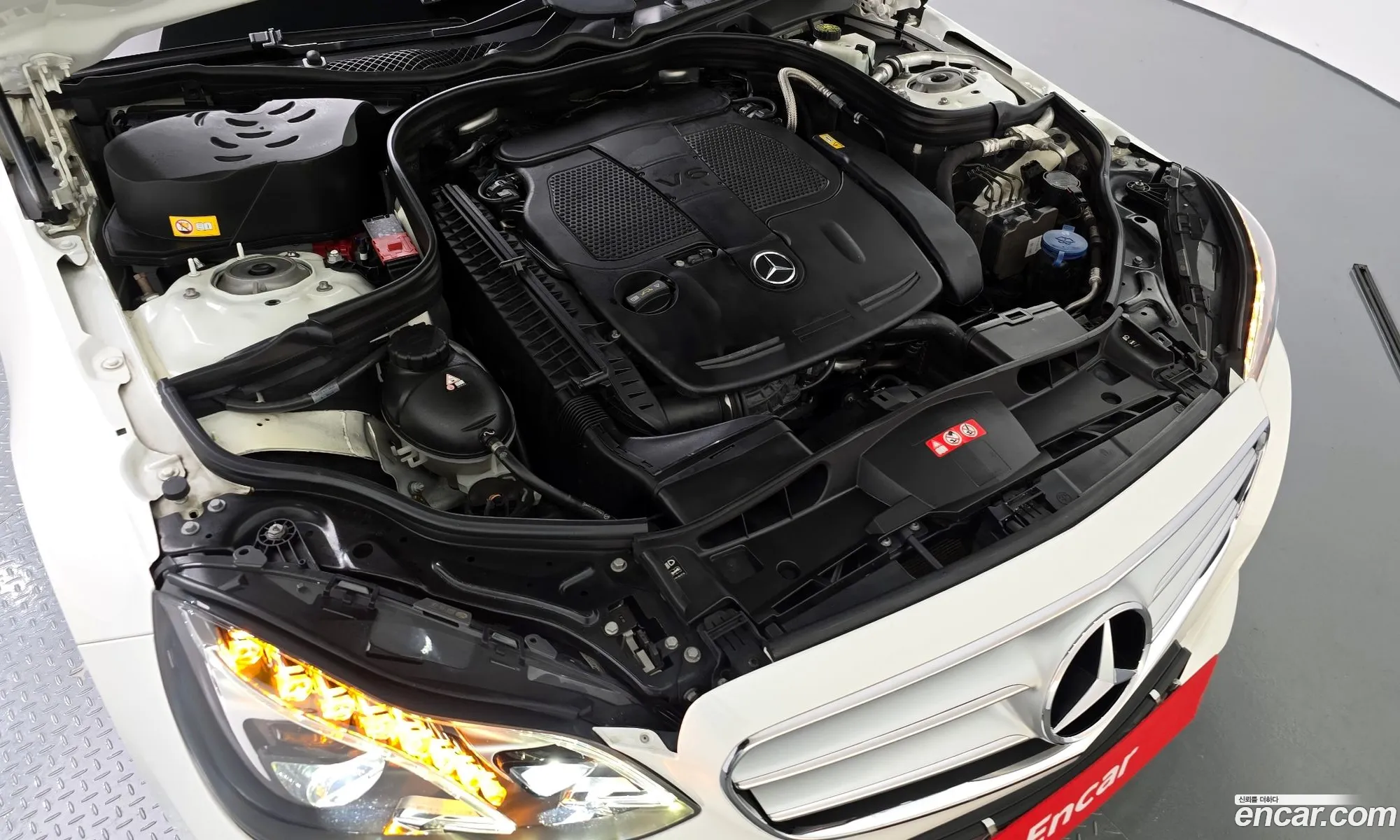 Mercedes-Benz E-Class W212 2014 WDDHF5FB6EA926465 — 3