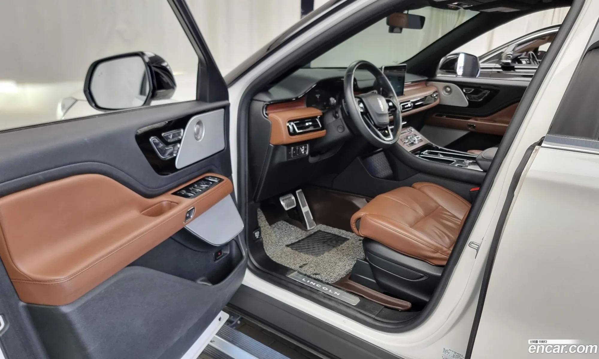 Lincoln Aviator 2023 5LM5J7XC6PGL11275 — 19