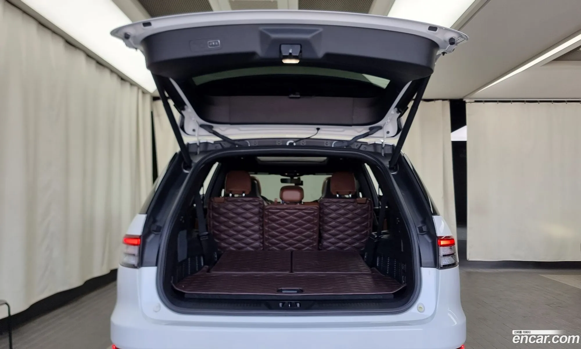 Lincoln Aviator 2023 5LM5J7XC6PGL11275 — 17