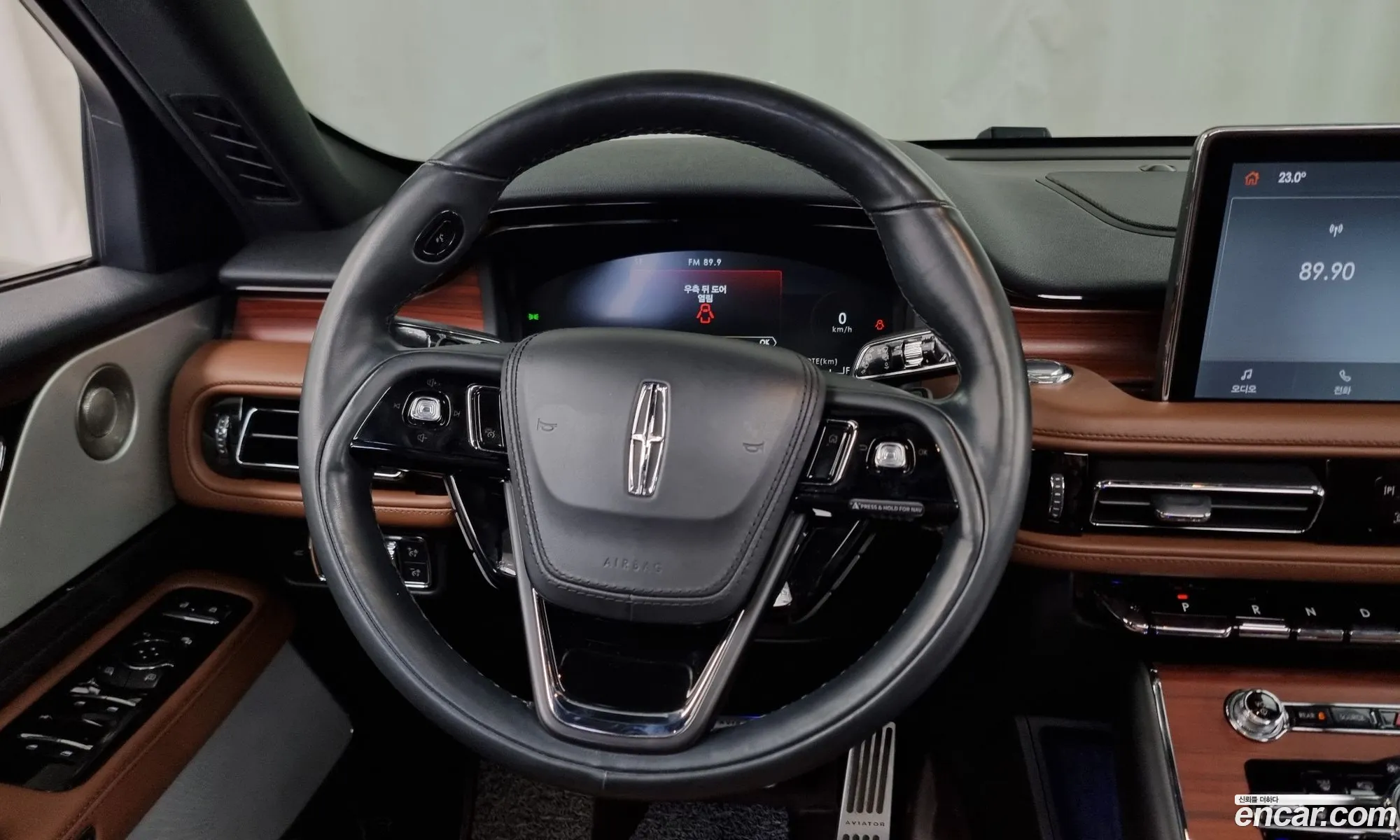 Lincoln Aviator 2023 5LM5J7XC6PGL11275 — 16