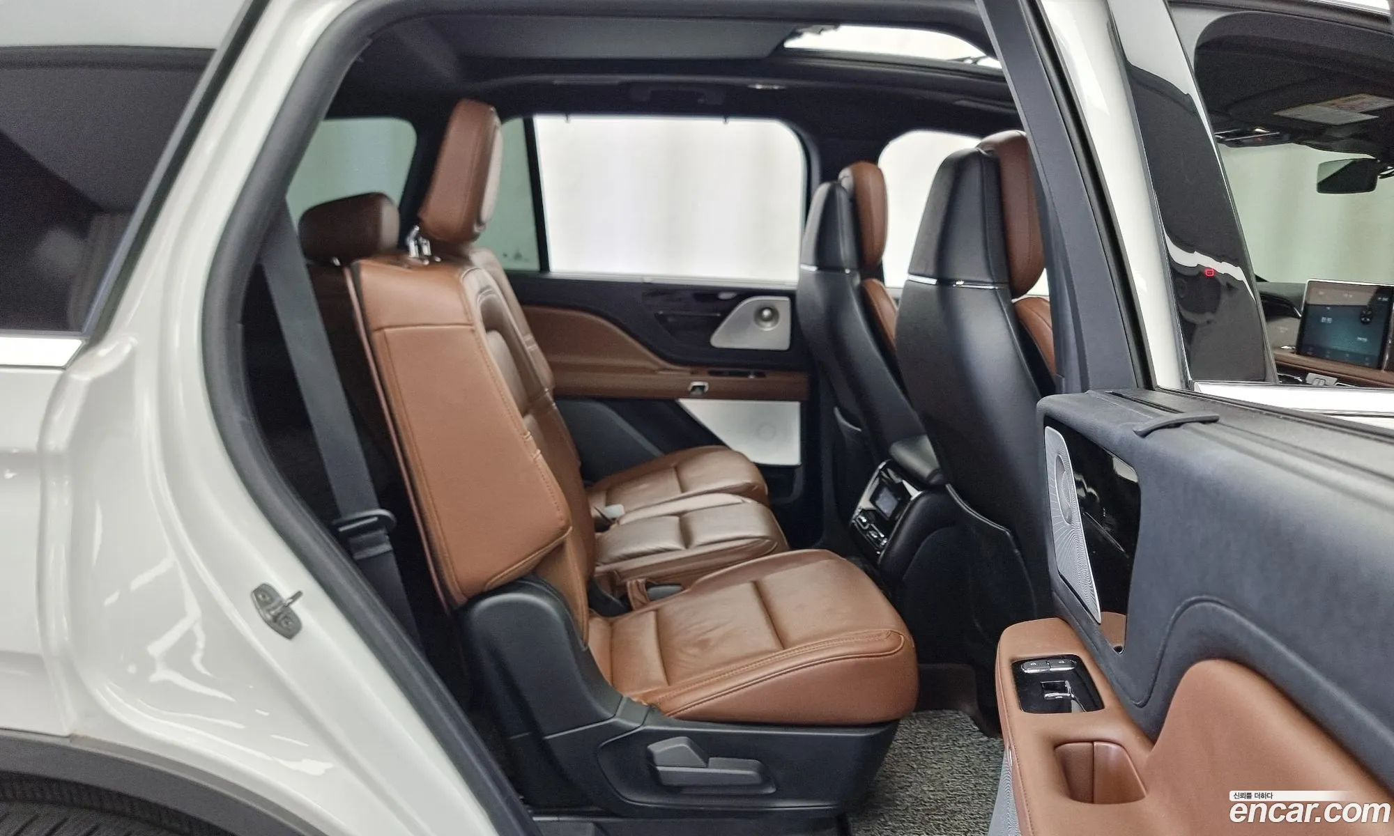 Lincoln Aviator 2023 5LM5J7XC6PGL11275 — 11